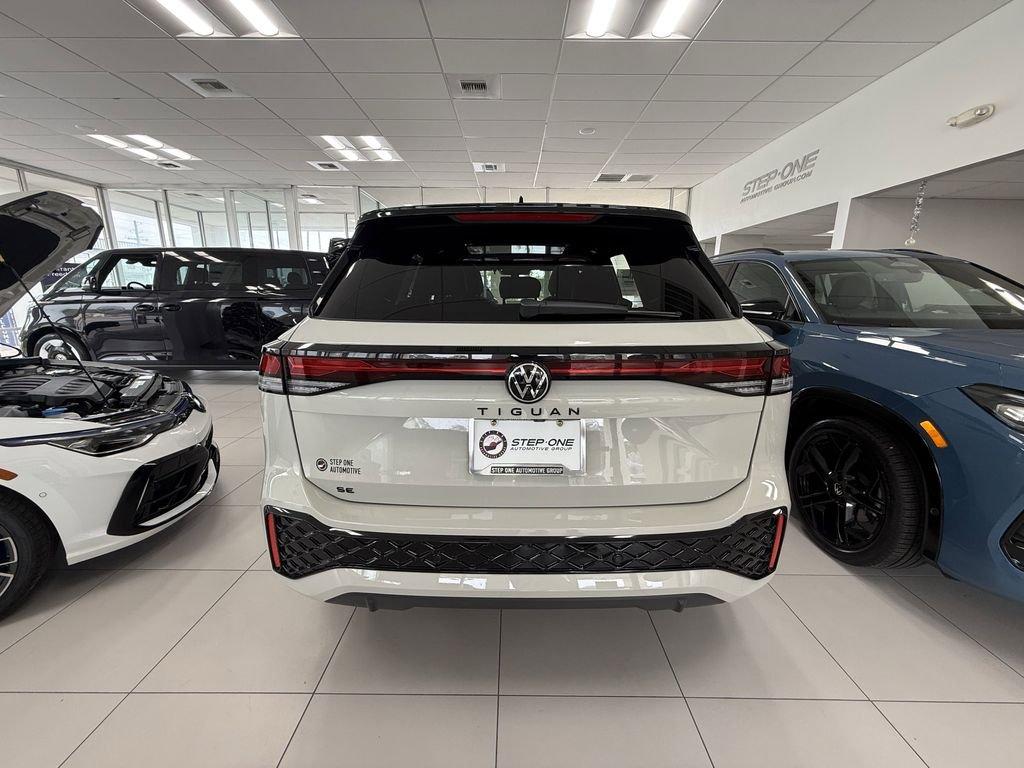 Volkswagen Tiguan 2.0T Se R-Line Black Fwd 4D Sport Utility - Thumbnail 7