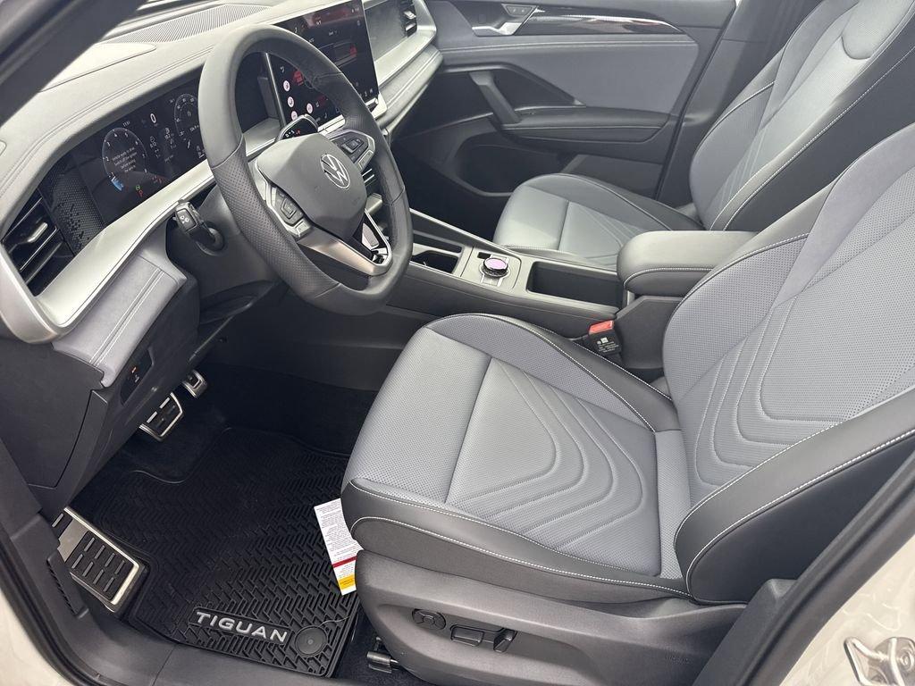 Volkswagen Tiguan 2.0T Se R-Line Black Fwd 4D Sport Utility - Thumbnail 13