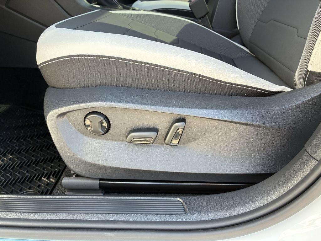 Volkswagen Taos 1.5T Se Awd 4D Sport Utility - Thumbnail 14