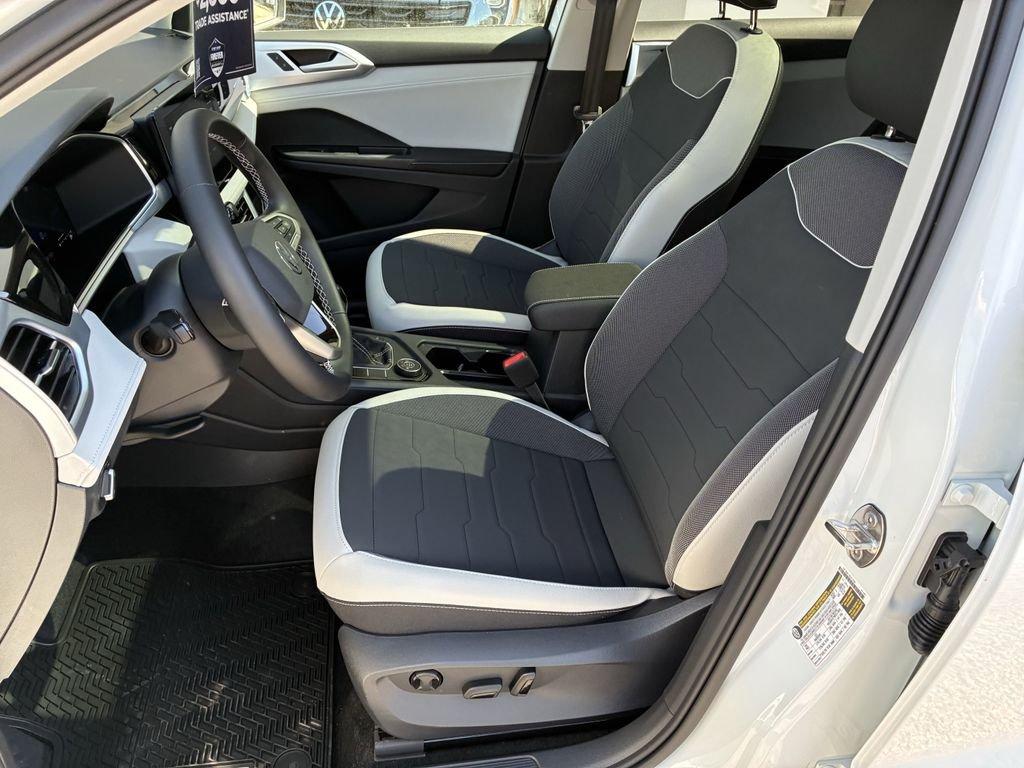 Volkswagen Taos 1.5T Se Awd 4D Sport Utility - Thumbnail 13