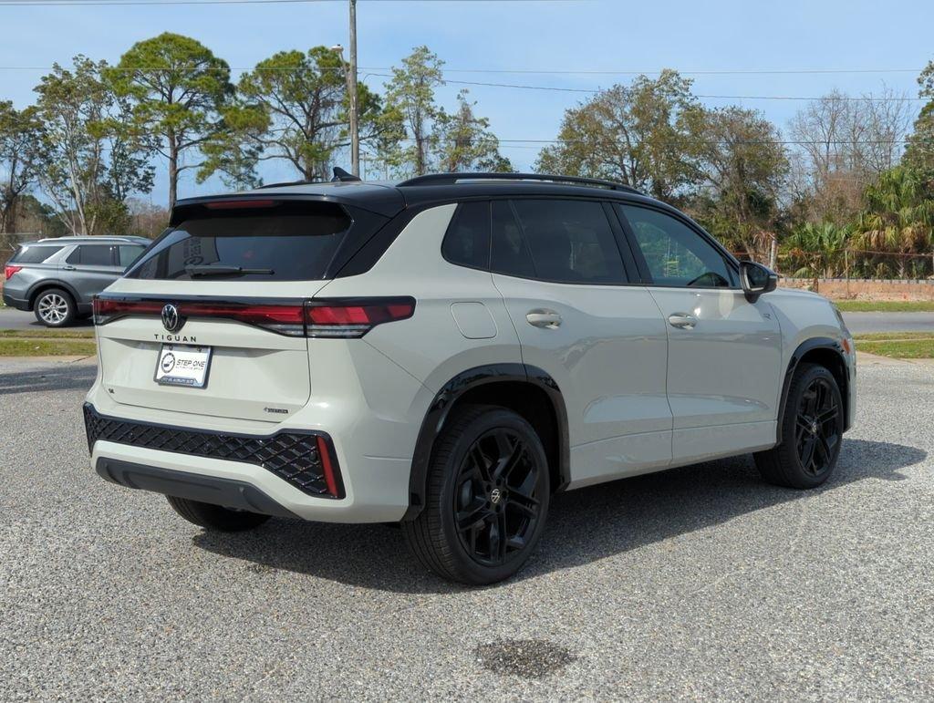 Volkswagen Tiguan 2.0T Se R-Line Black Awd 4D Sport Utility - Thumbnail 8