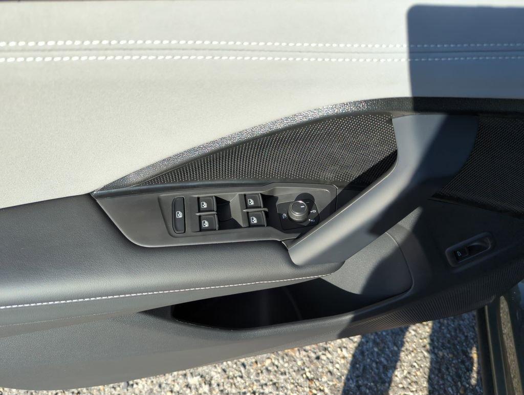 Volkswagen Tiguan 2.0T Se R-Line Black Fwd 4D Sport Utility - Thumbnail 19