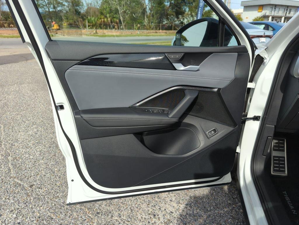 Volkswagen Tiguan 2.0T Se R-Line Black Fwd 4D Sport Utility - Thumbnail 19