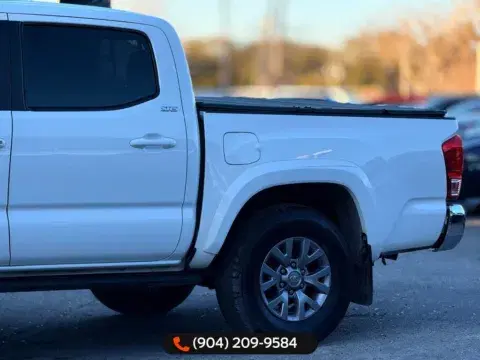 Toyota Tacoma Sr5 - Thumbnail 4