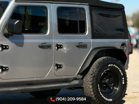 Jeep Wrangler Unlimited Sport S - Thumbnail 4