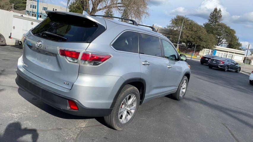 Toyota Highlander - Thumbnail 3