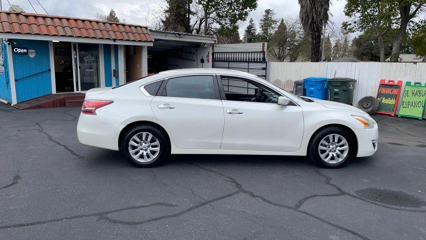 Nissan Altima - Thumbnail 4