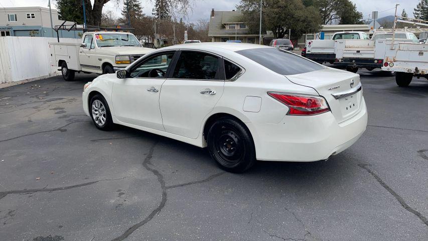 Nissan Altima - Thumbnail 10