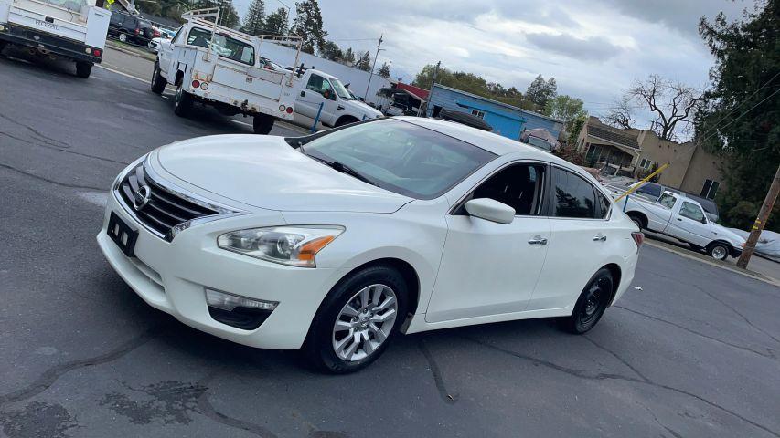 Nissan Altima - Thumbnail 8