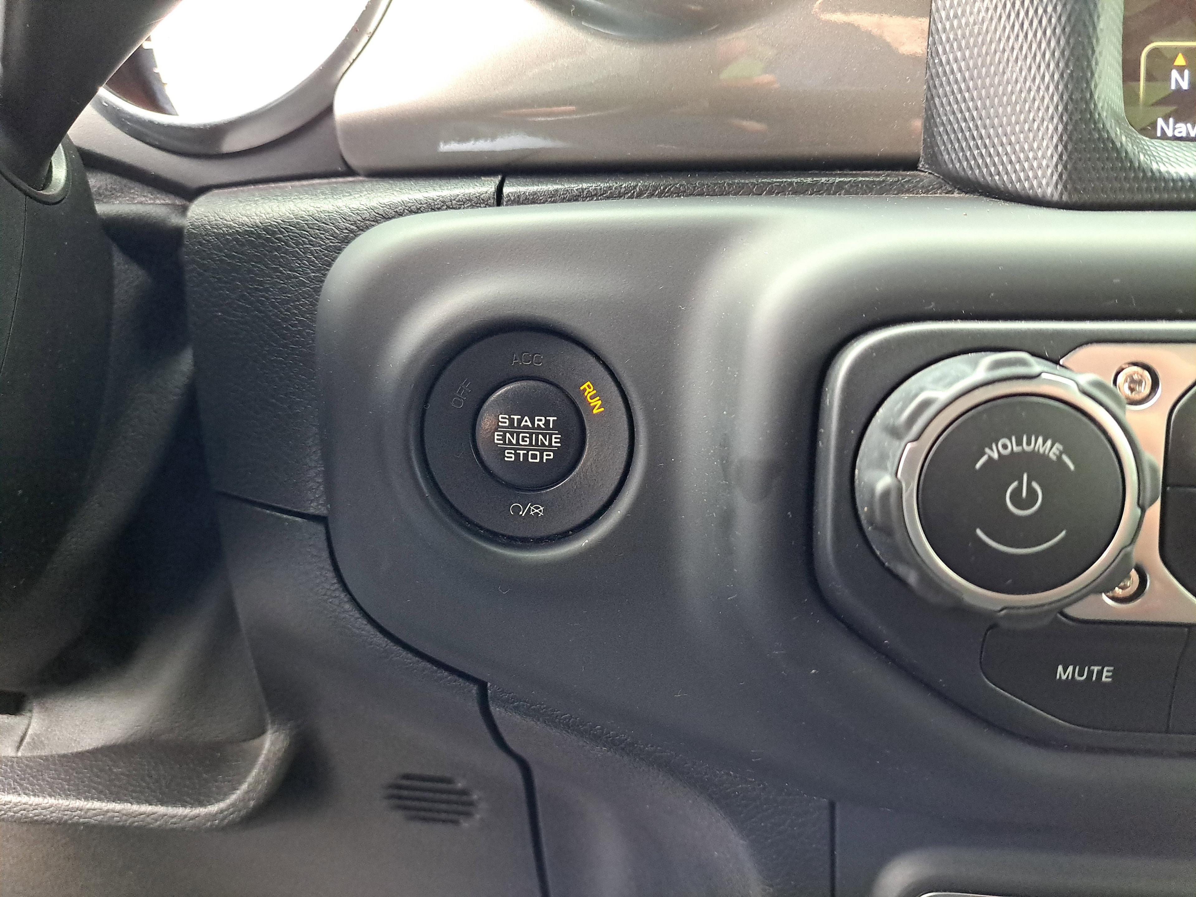 Jeep Wrangler Unlimited Sahara - Thumbnail 16