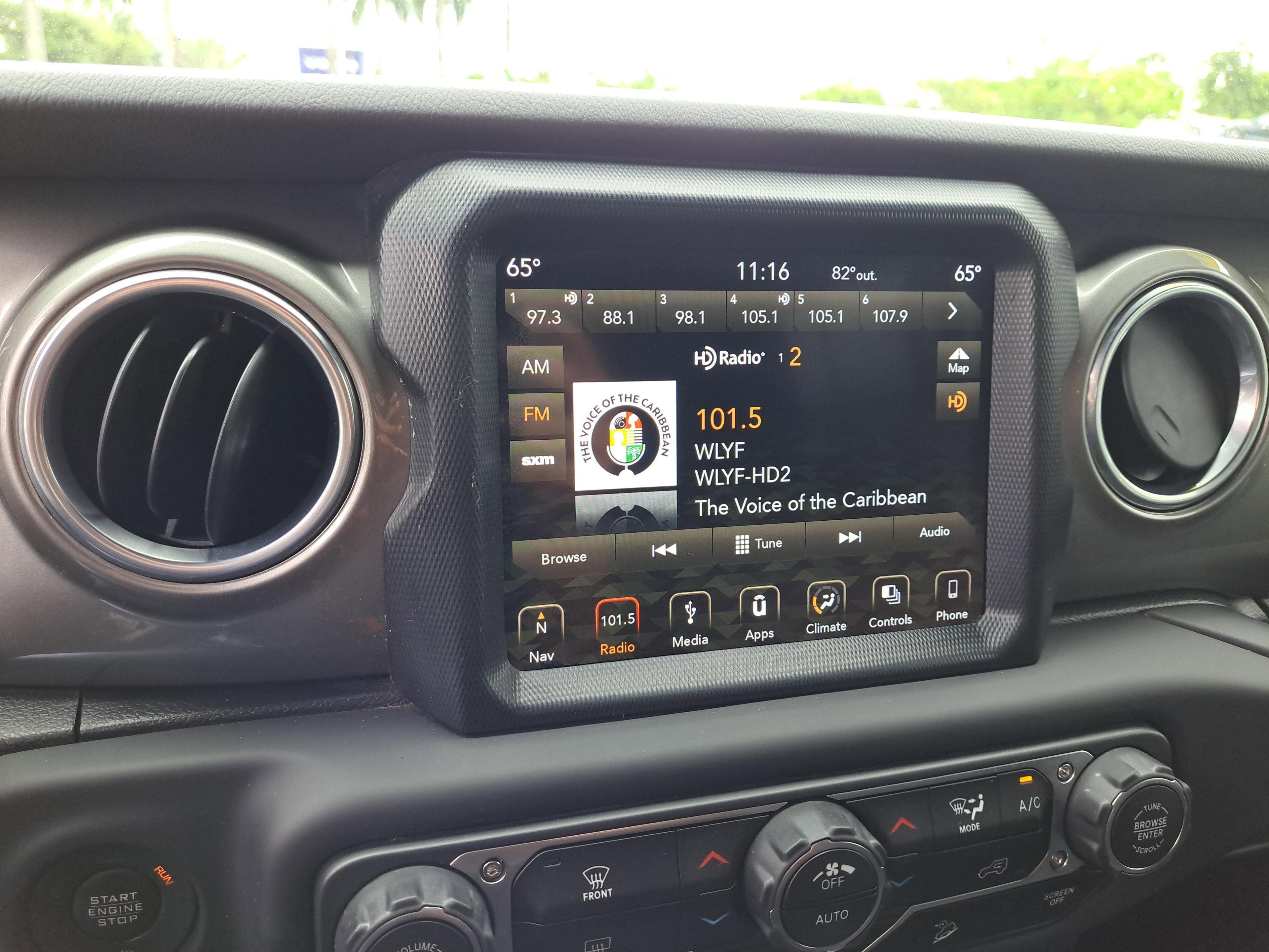 Jeep Wrangler Unlimited Sahara - Thumbnail 14