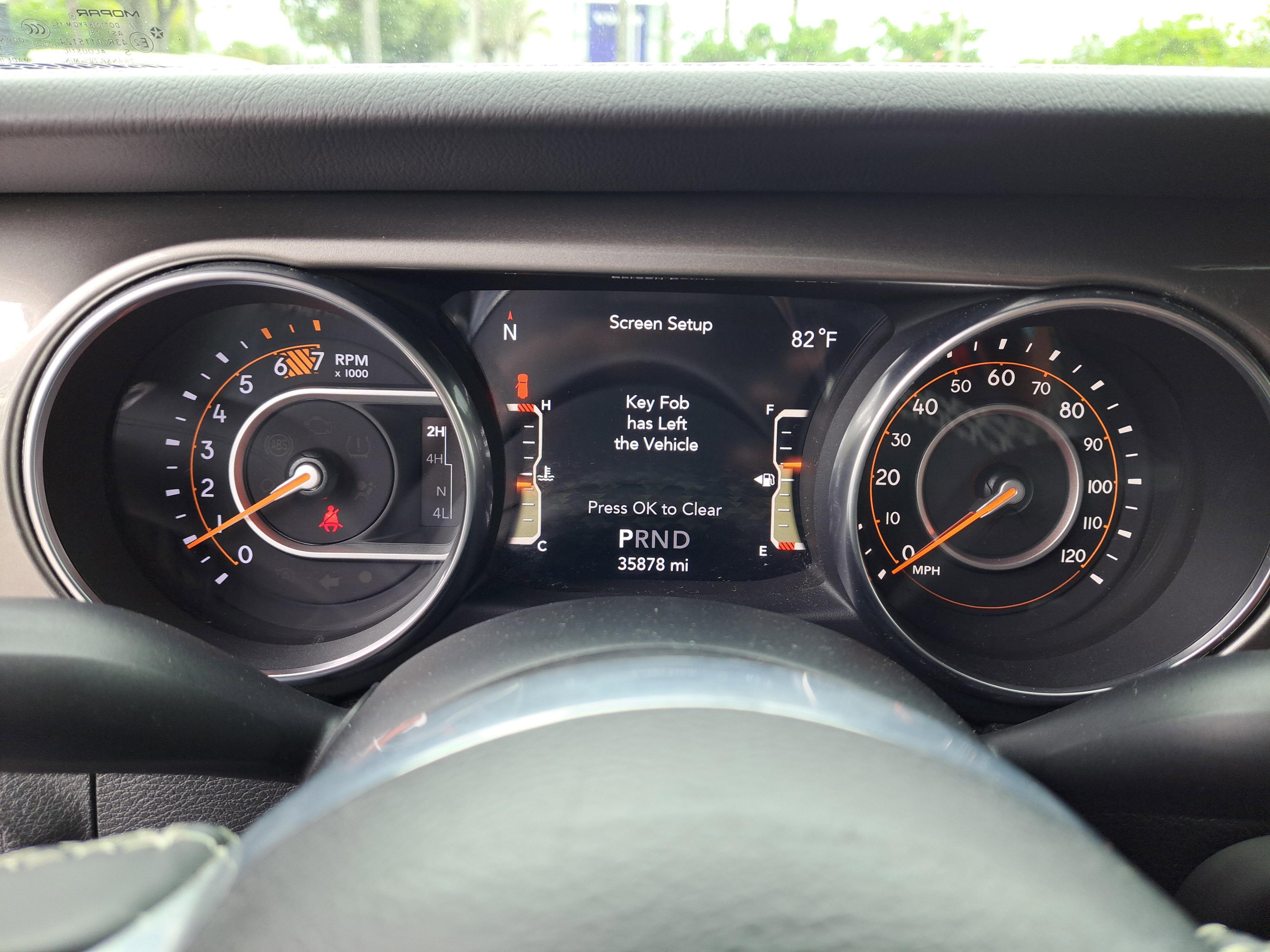 Jeep Wrangler Unlimited Sahara - Thumbnail 13