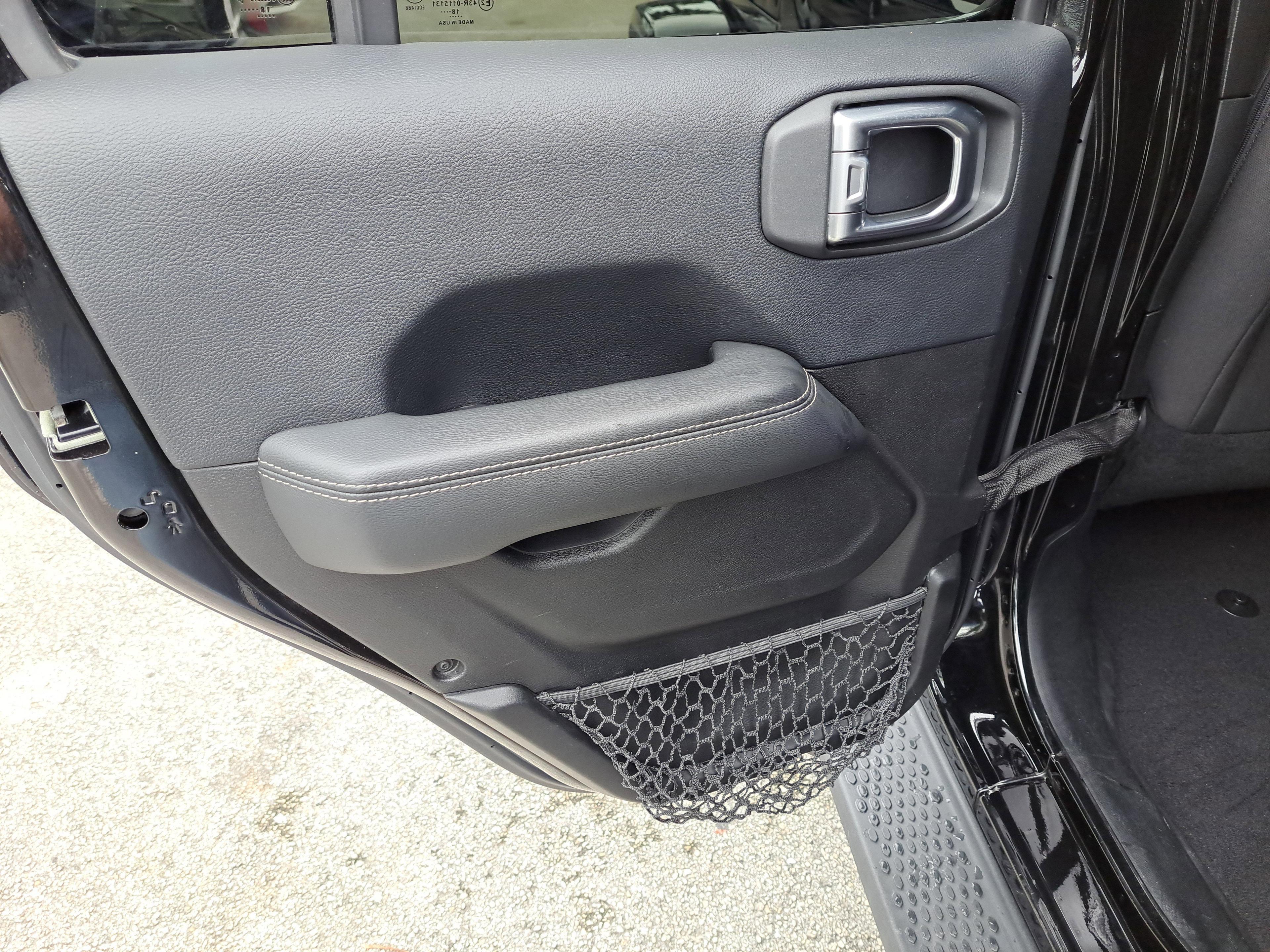 Jeep Wrangler Unlimited Sahara - Thumbnail 10