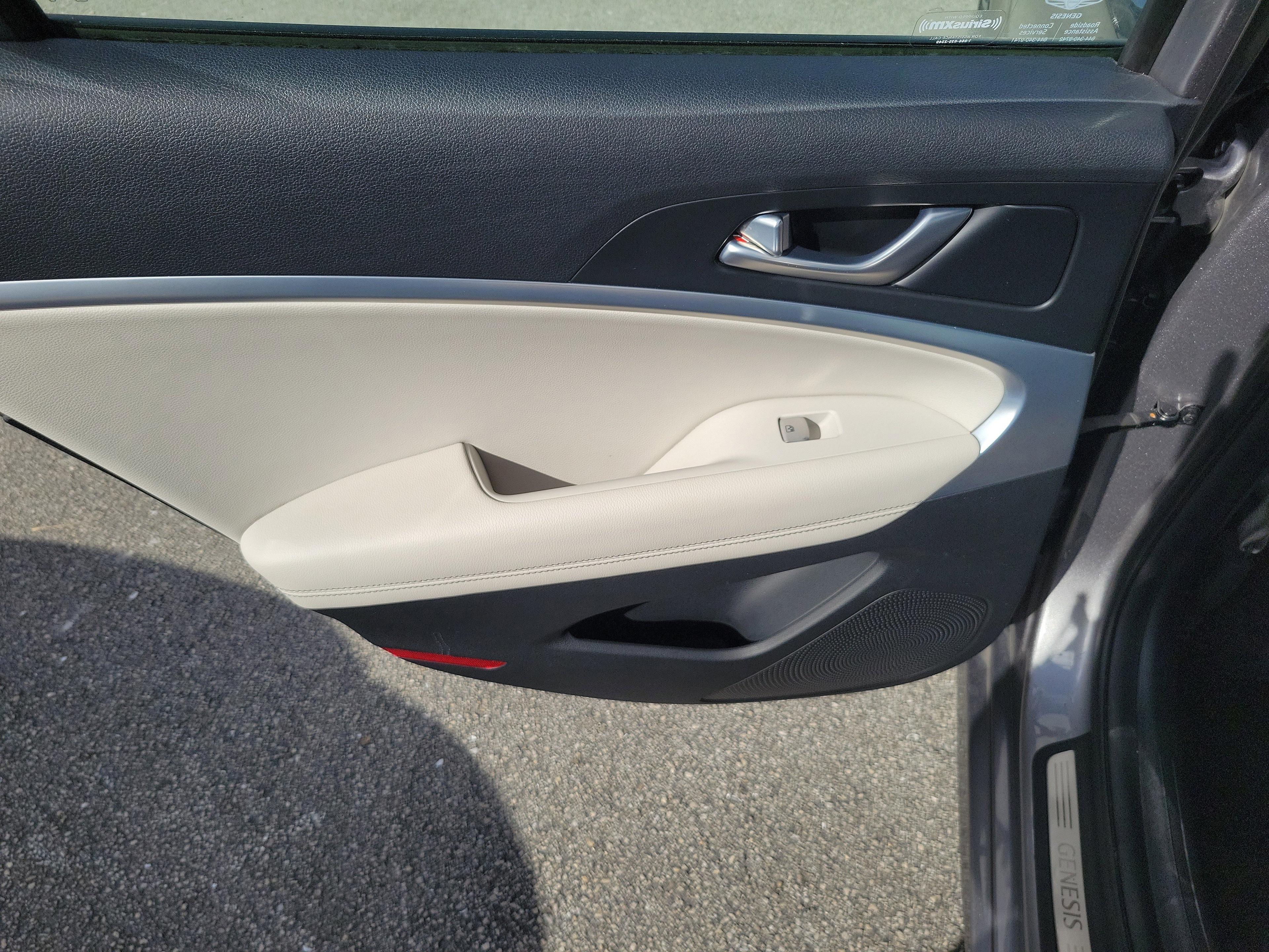 Genesis G70 2.5T - Thumbnail 10