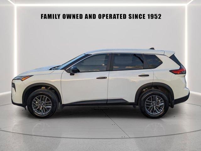 Nissan Rogue S - Thumbnail 3