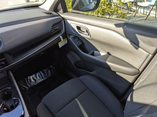 Nissan Rogue S - Thumbnail 12