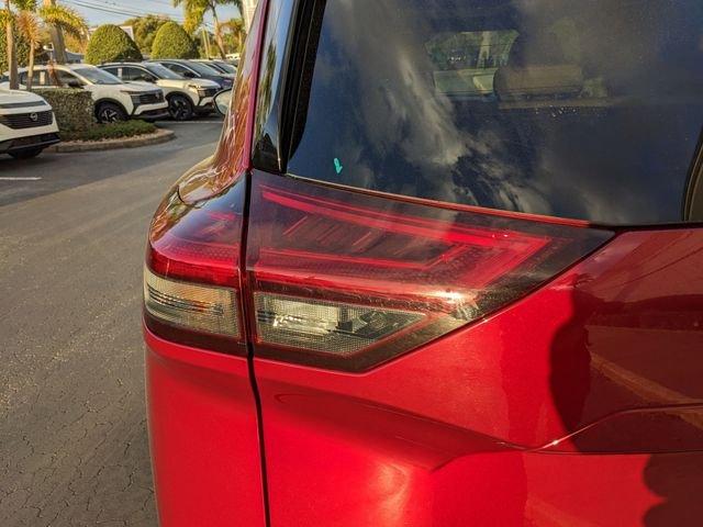 Nissan Rogue Platinum - Thumbnail 8