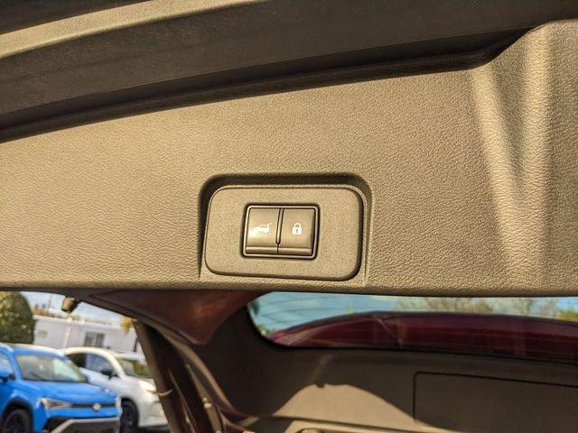 Nissan Rogue Platinum - Thumbnail 11