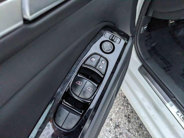 Nissan Altima Sr - Thumbnail 12