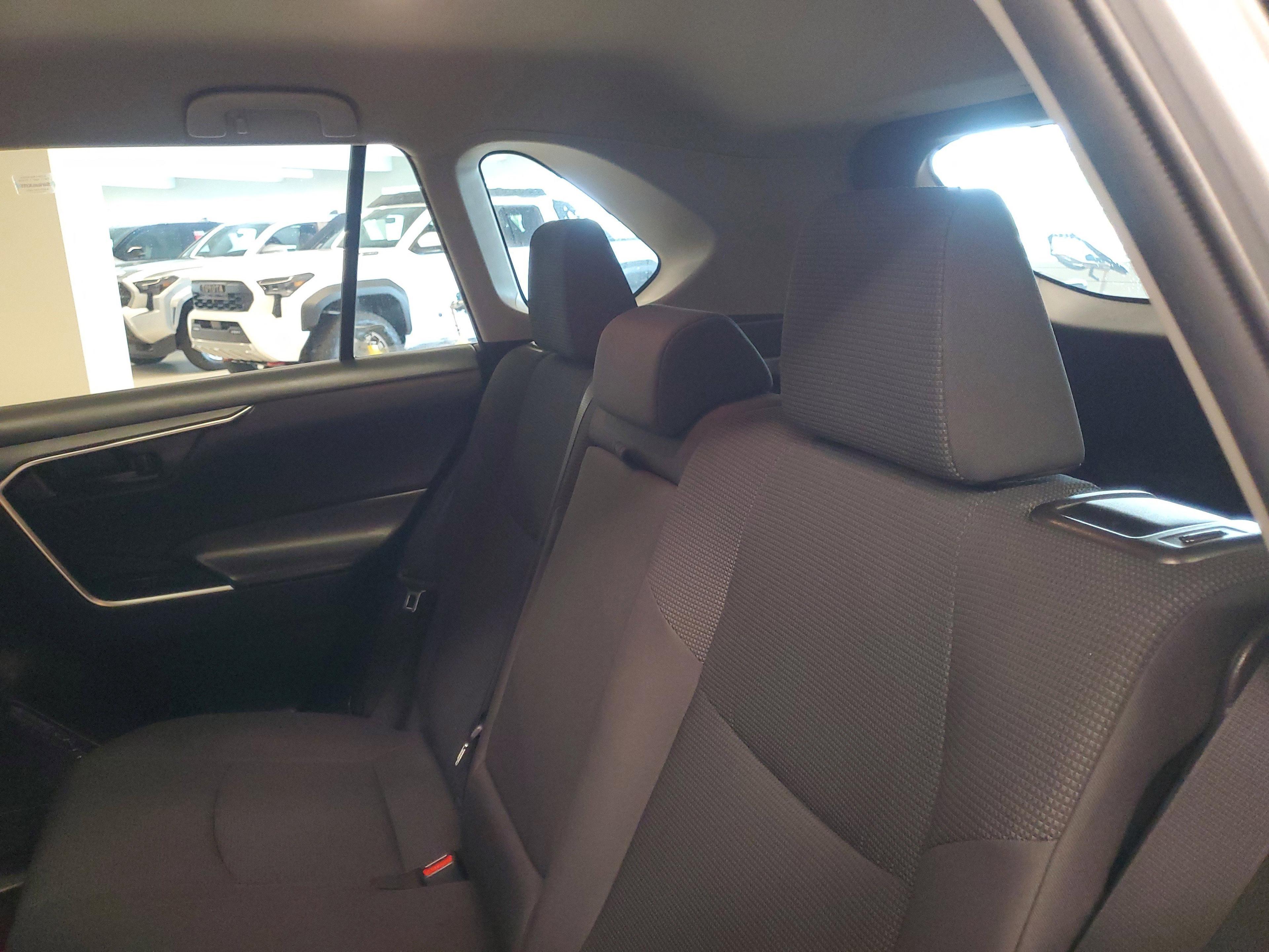 Toyota Rav4 Le Fwd - Thumbnail 13