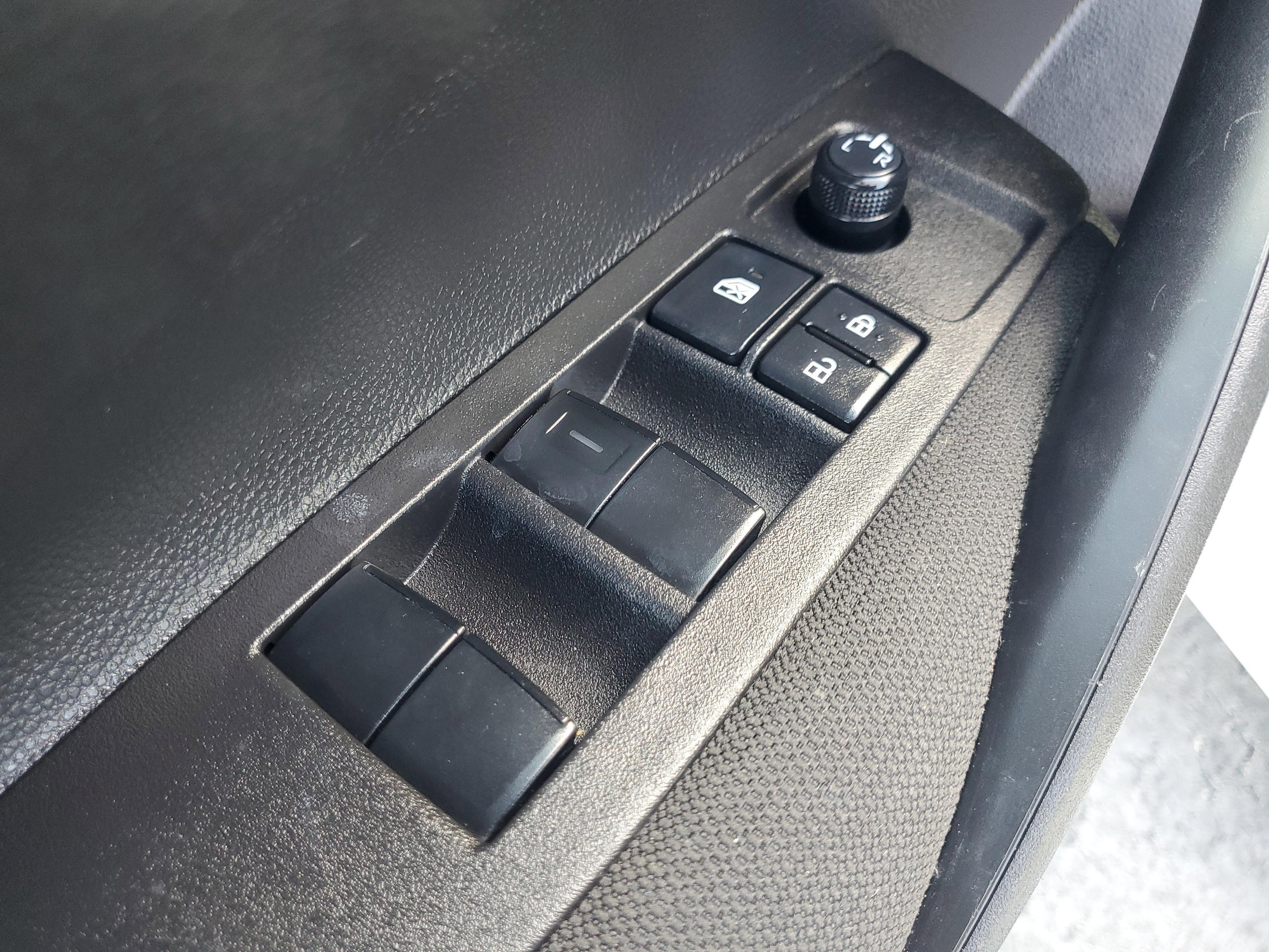 Toyota Corolla Le Fwd - Thumbnail 18