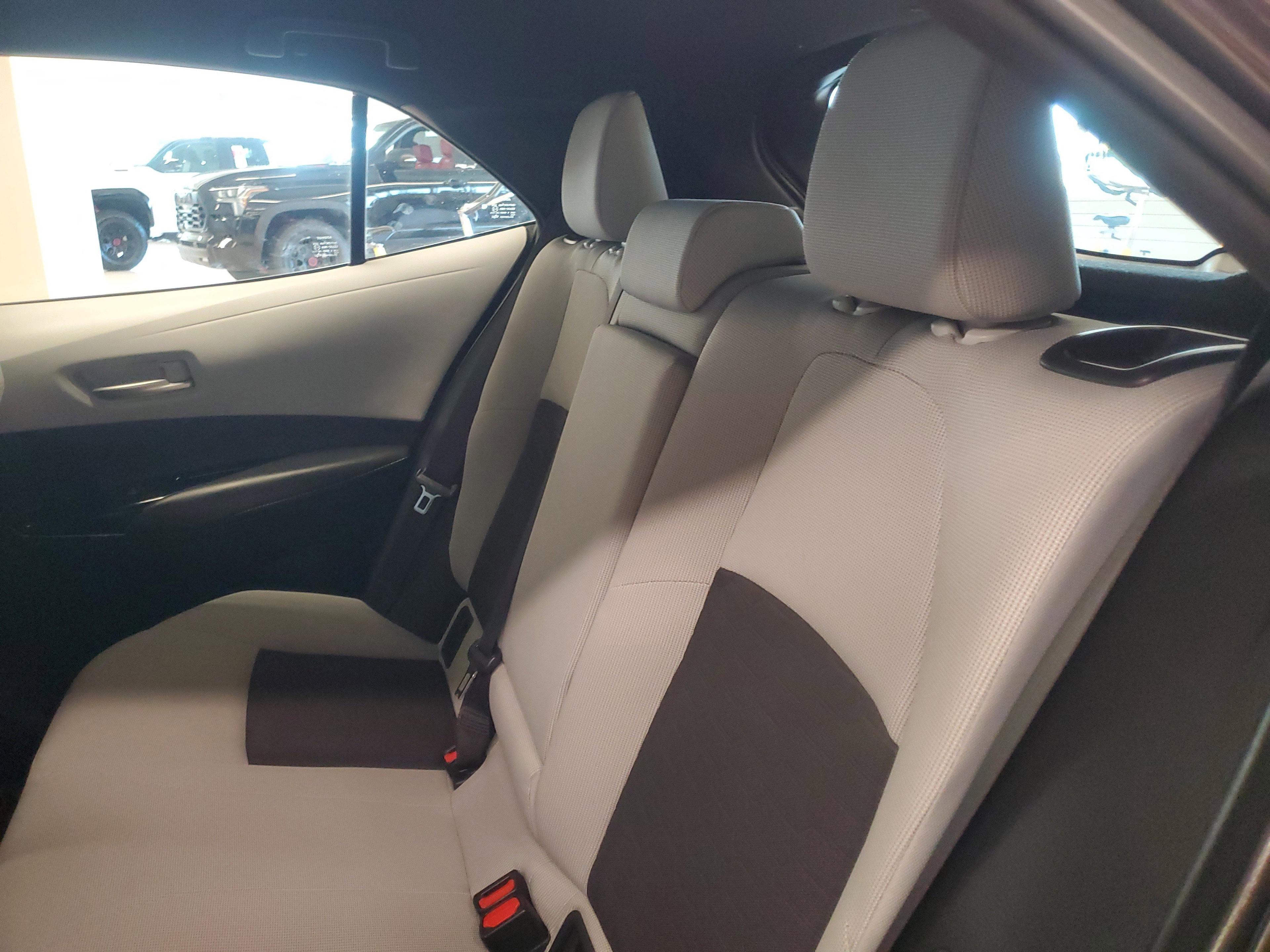 Toyota Corolla Hatchback Se Fwd - Thumbnail 13