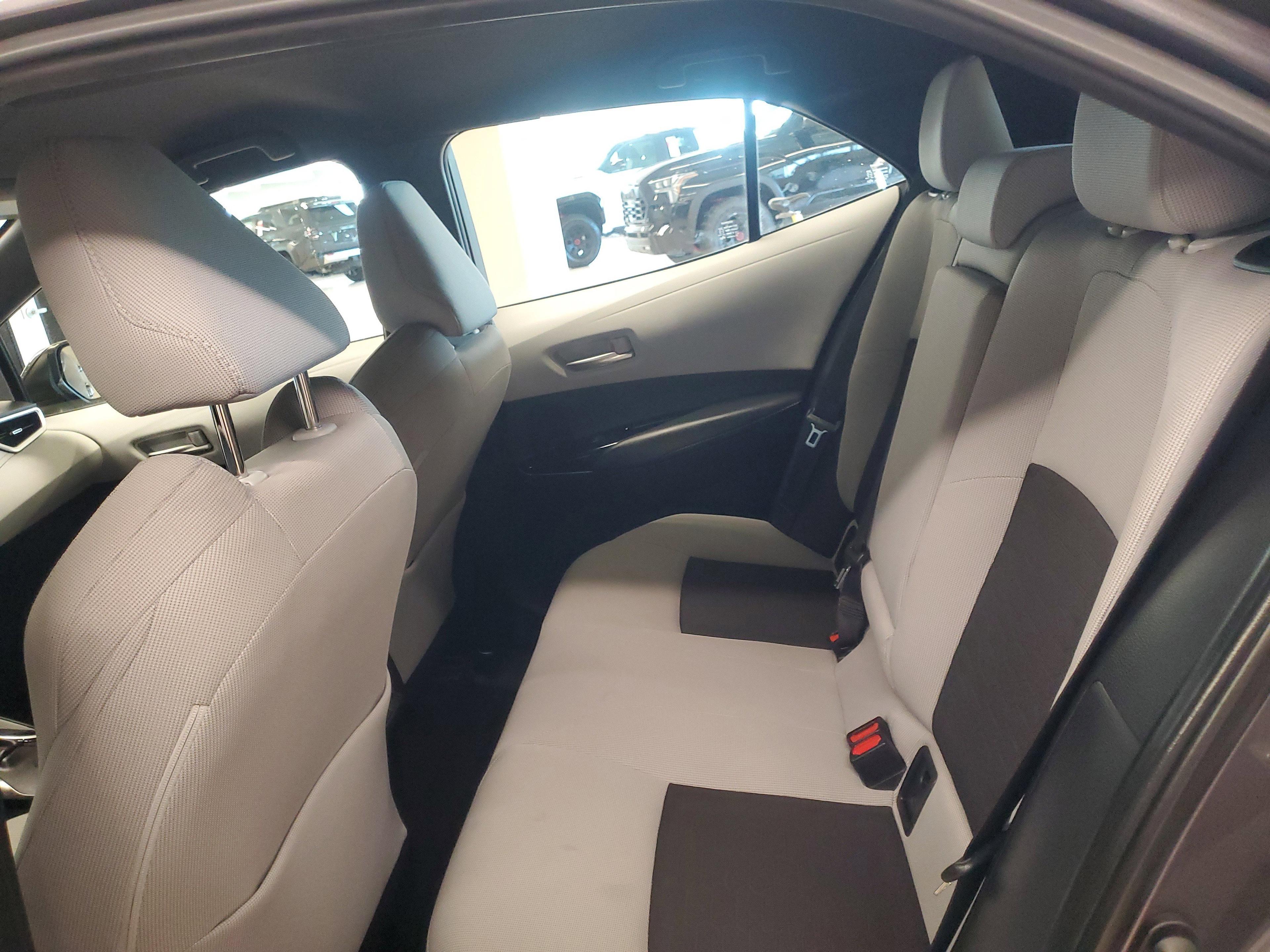 Toyota Corolla Hatchback Se Fwd - Thumbnail 11