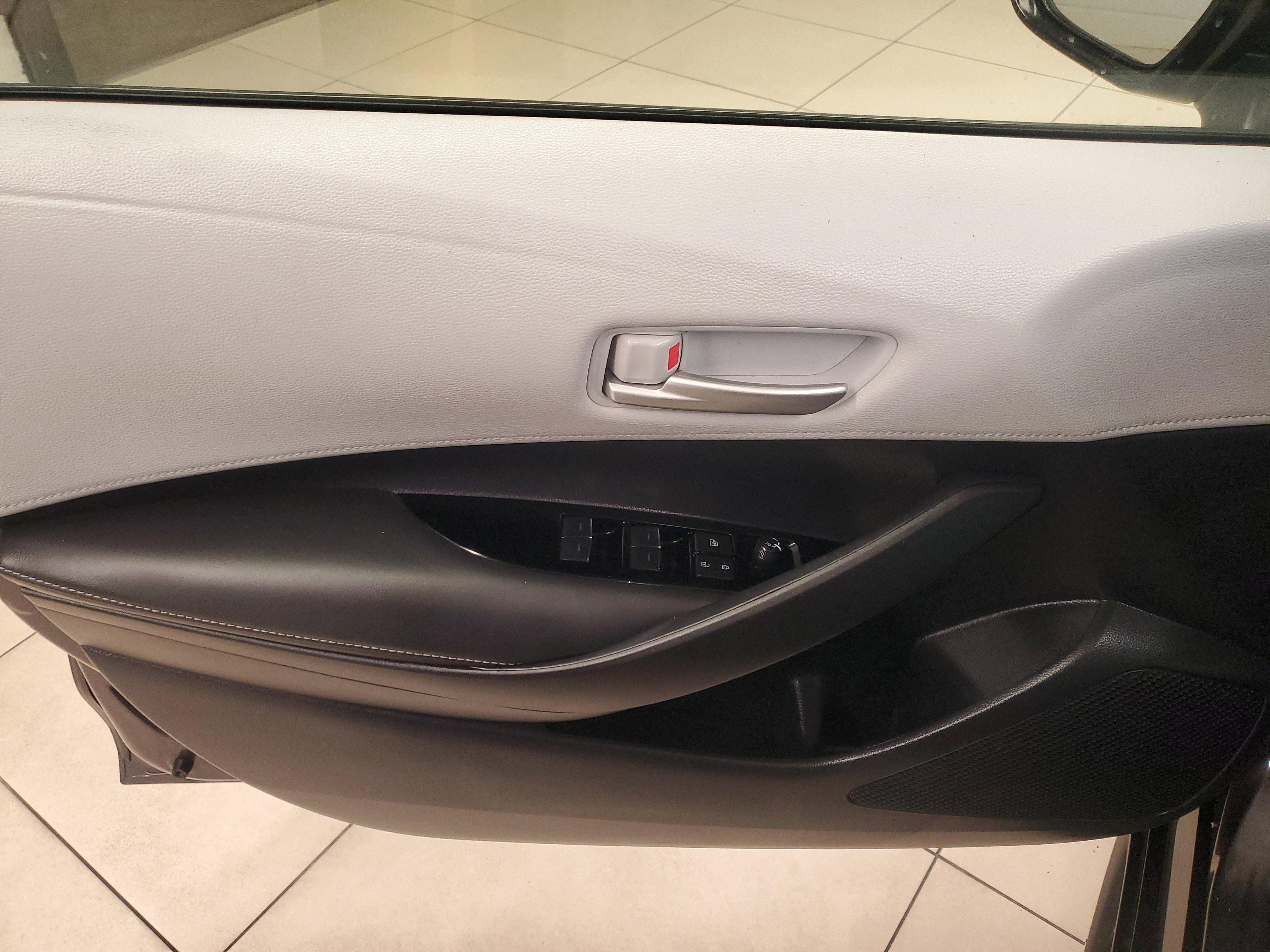 Toyota Corolla Hatchback Se Fwd - Thumbnail 18