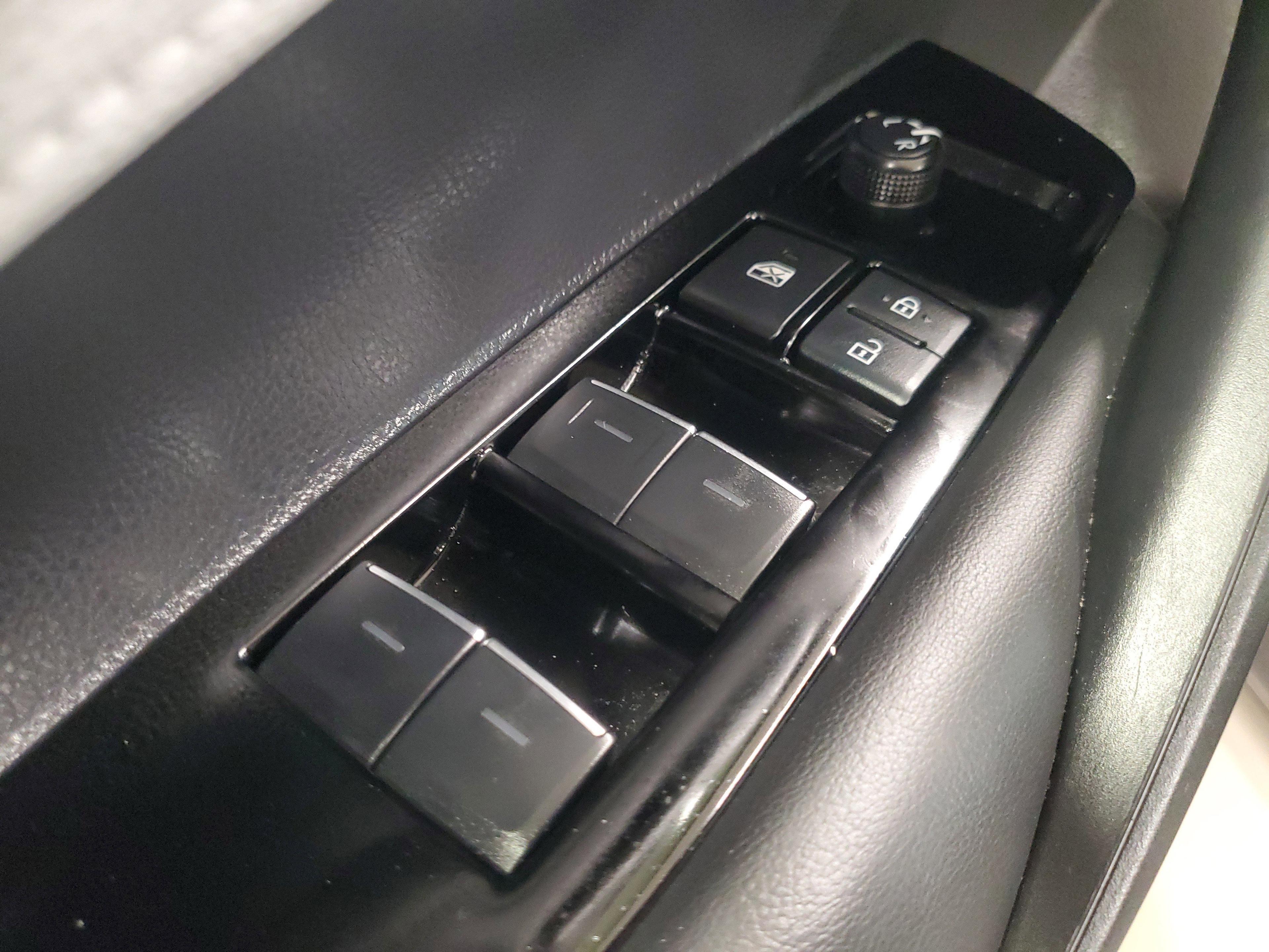 Toyota Corolla Hatchback Se Fwd - Thumbnail 19