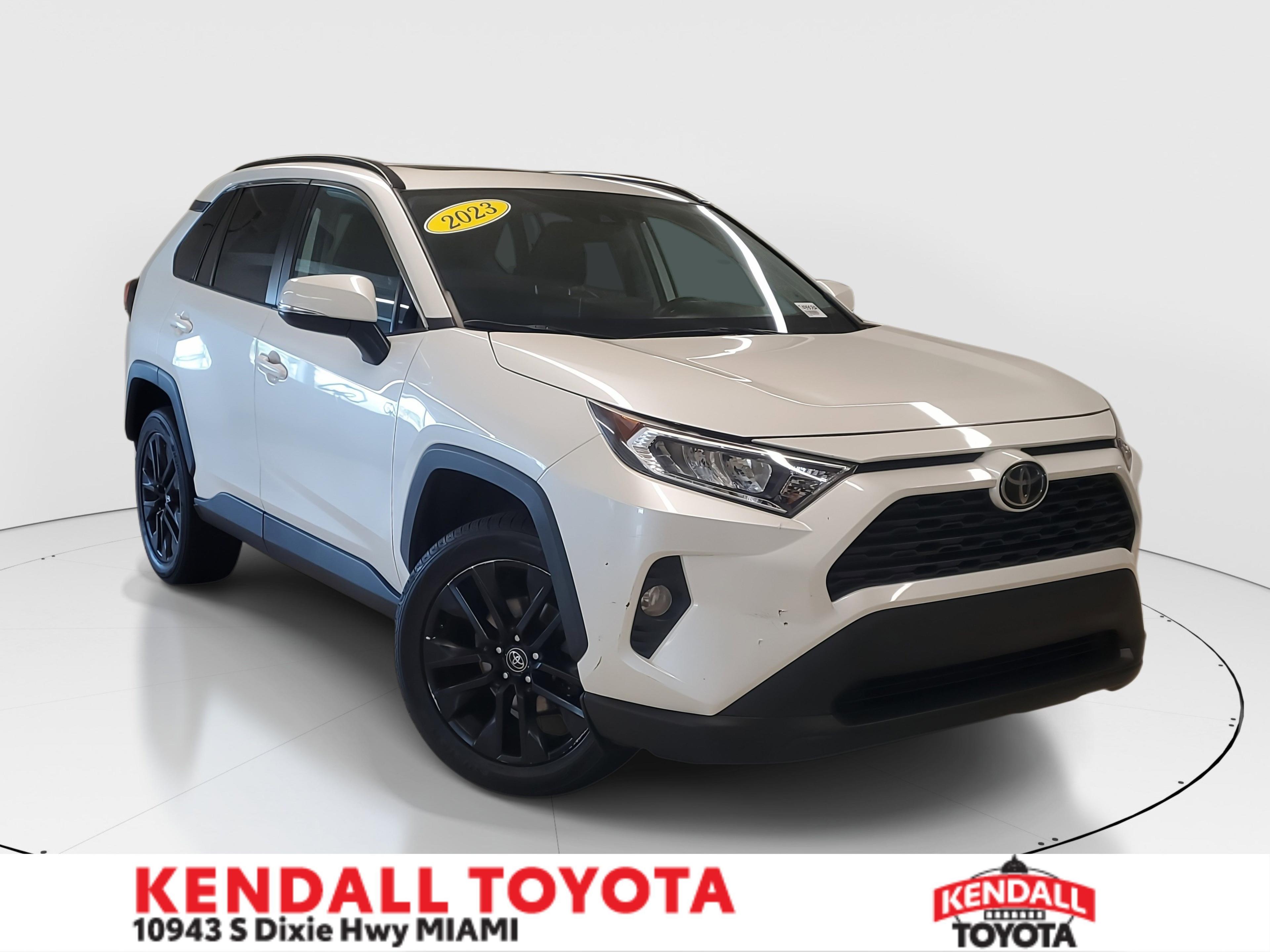 Toyota Rav4 Xle Premium Fwd - Thumbnail 2