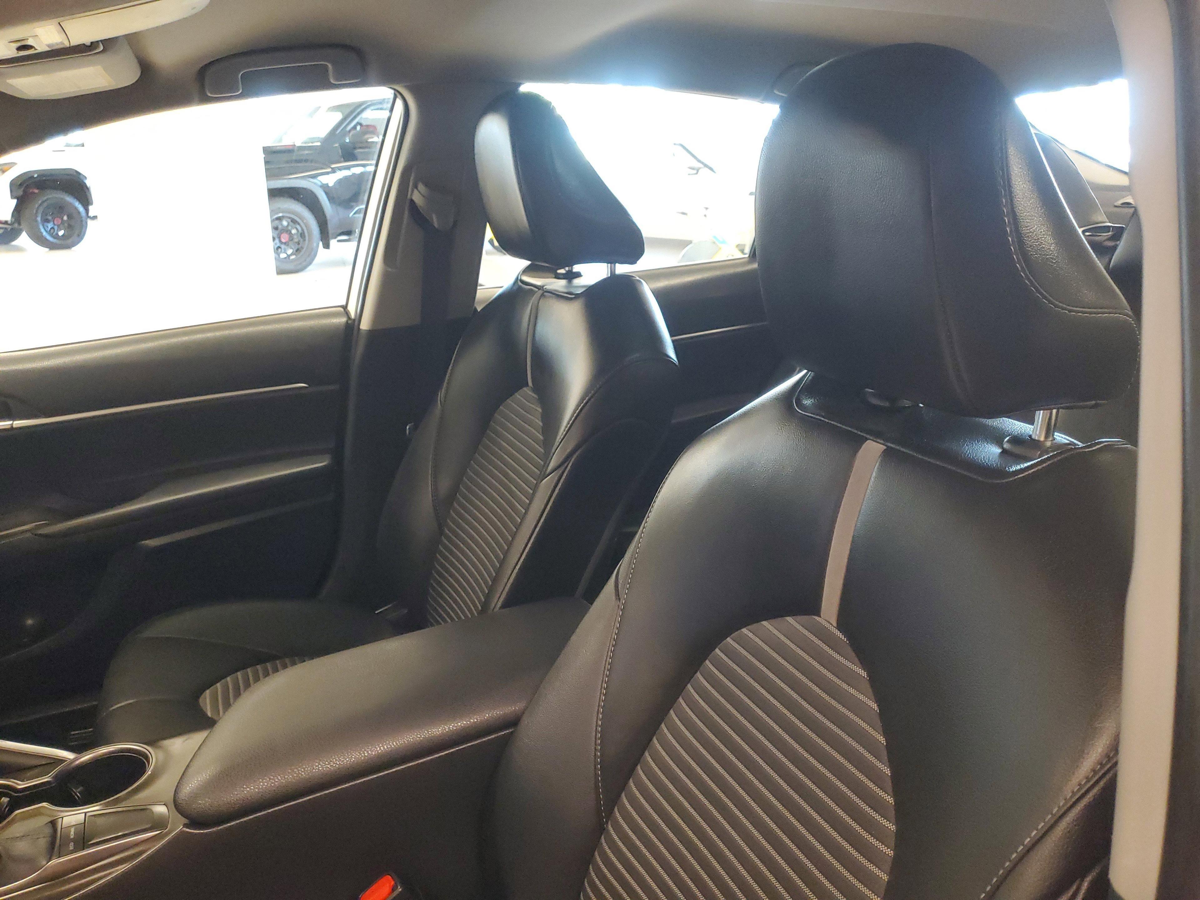 Toyota Camry Se Fwd - Thumbnail 17