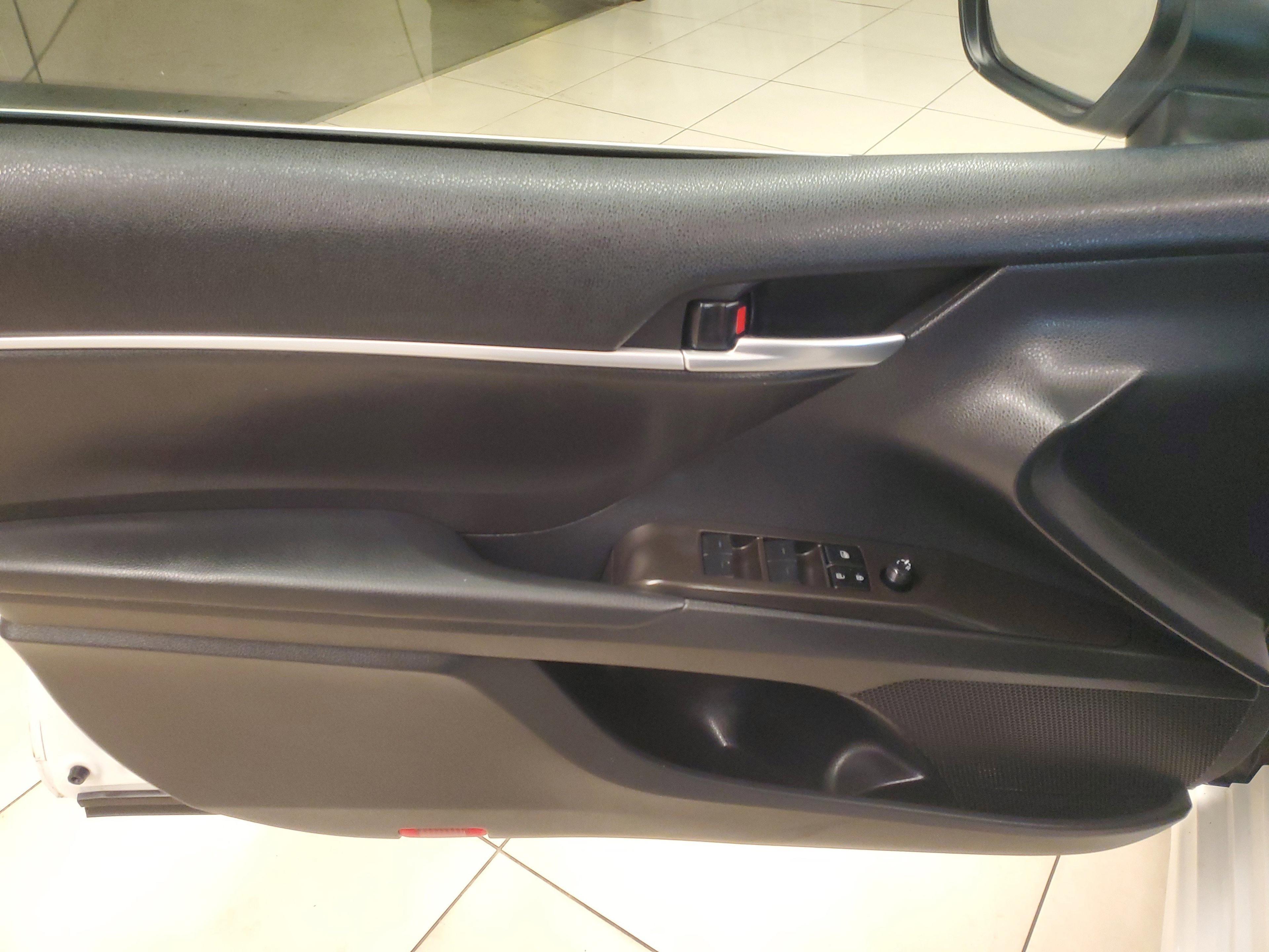 Toyota Camry Se Fwd - Thumbnail 18