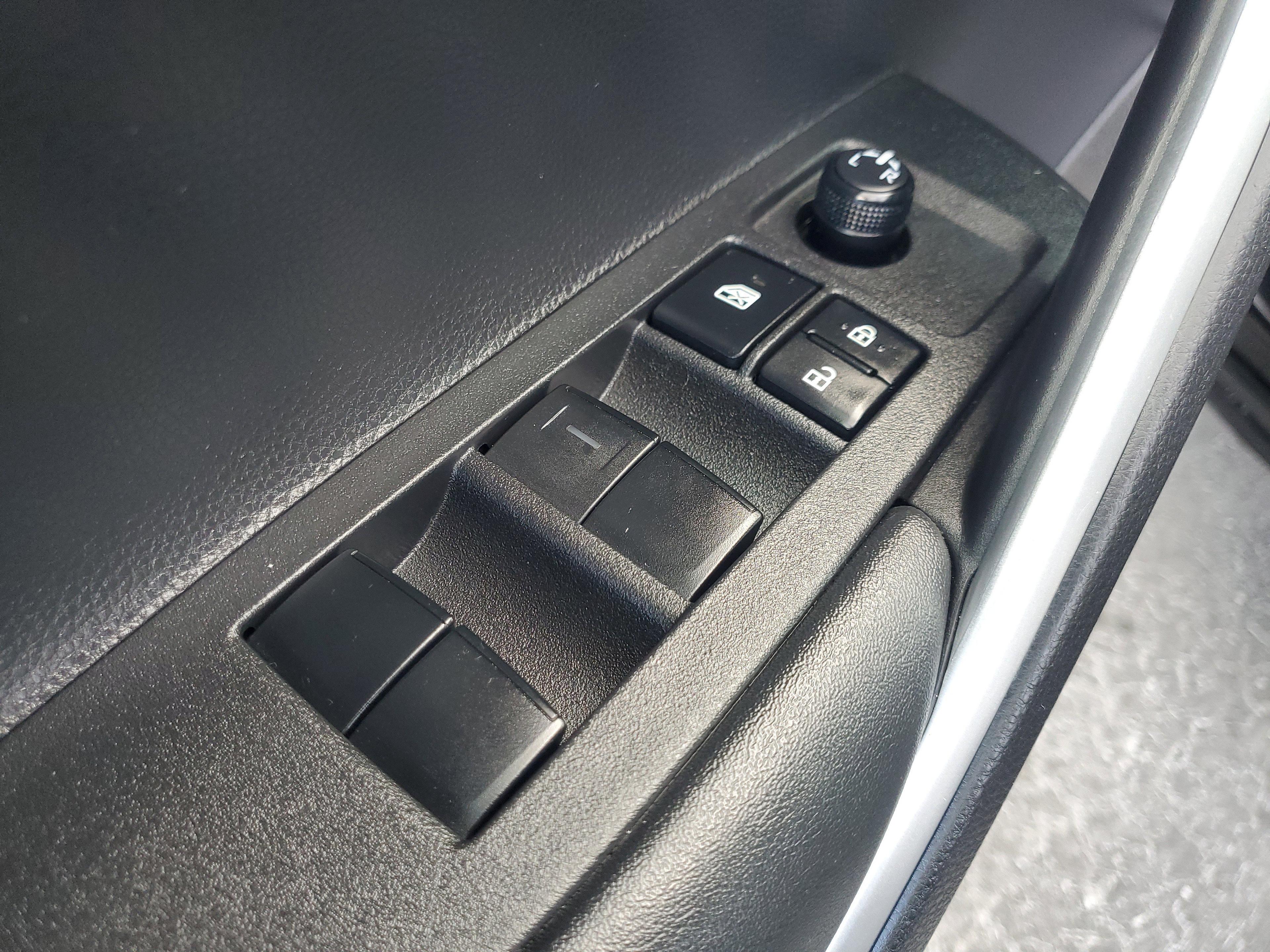 Toyota Corolla Cross Le Awd - Thumbnail 19