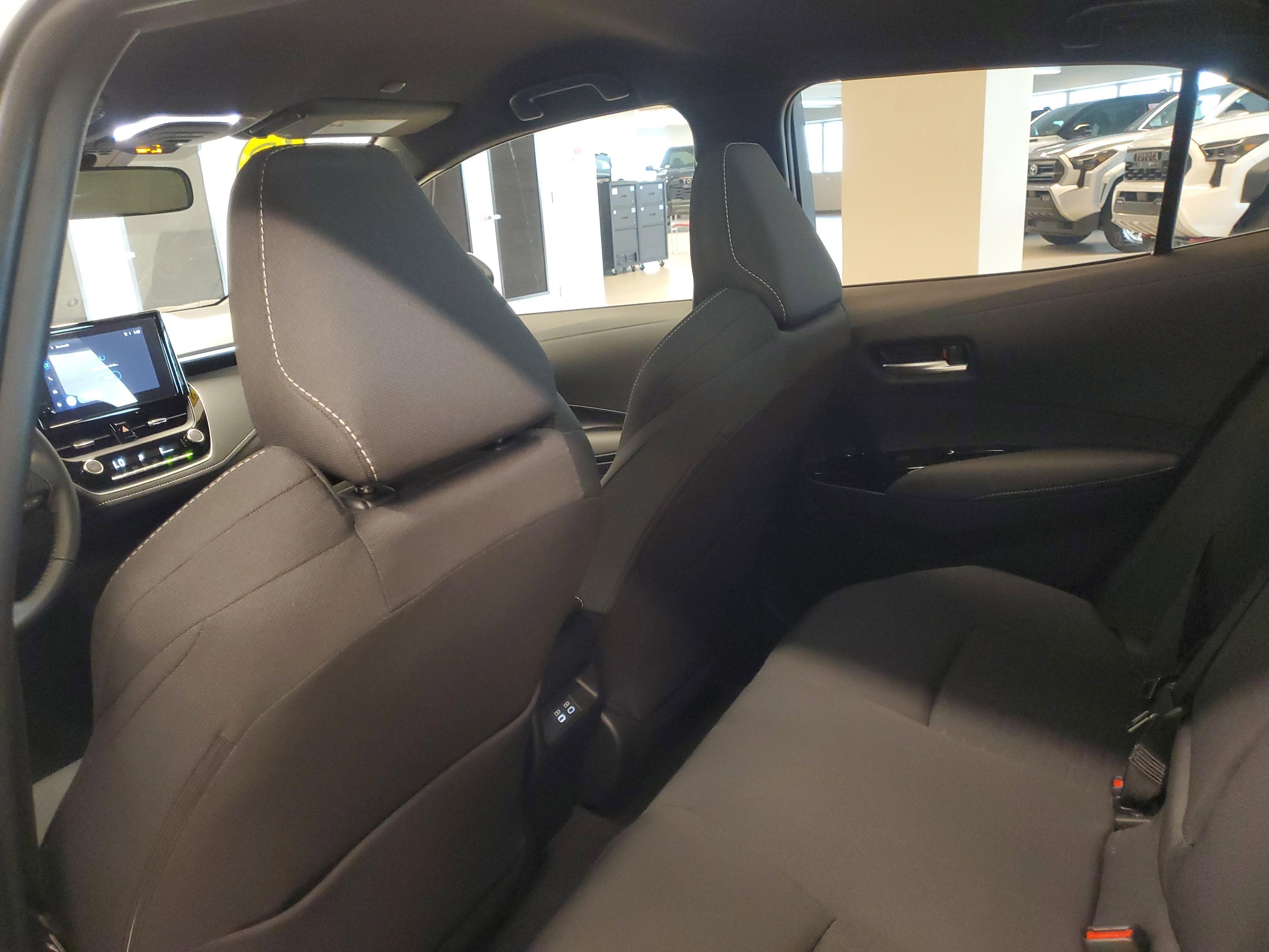 Toyota Corolla Hatchback Se Fwd - Thumbnail 11