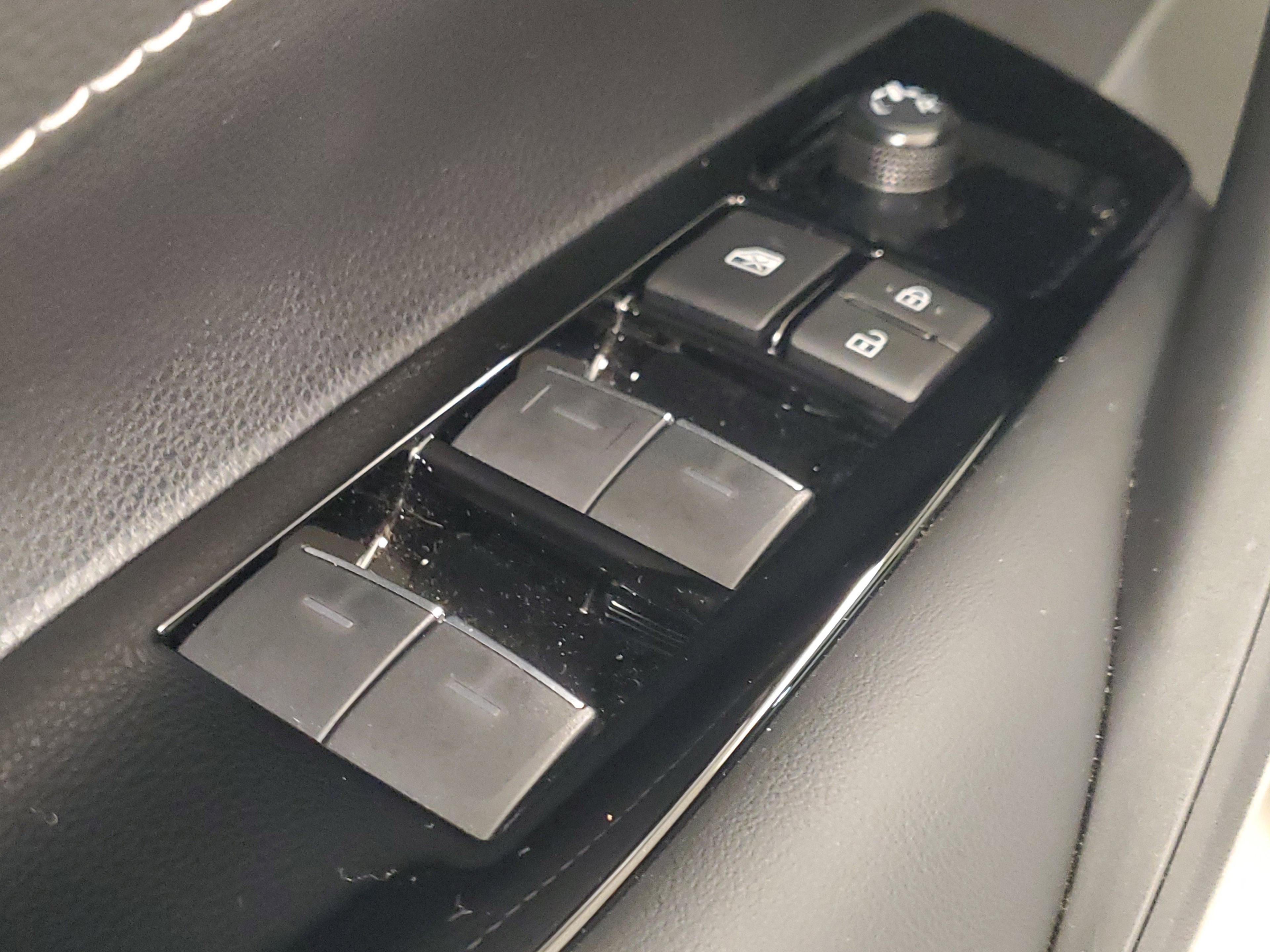 Toyota Corolla Hatchback Se Fwd - Thumbnail 18