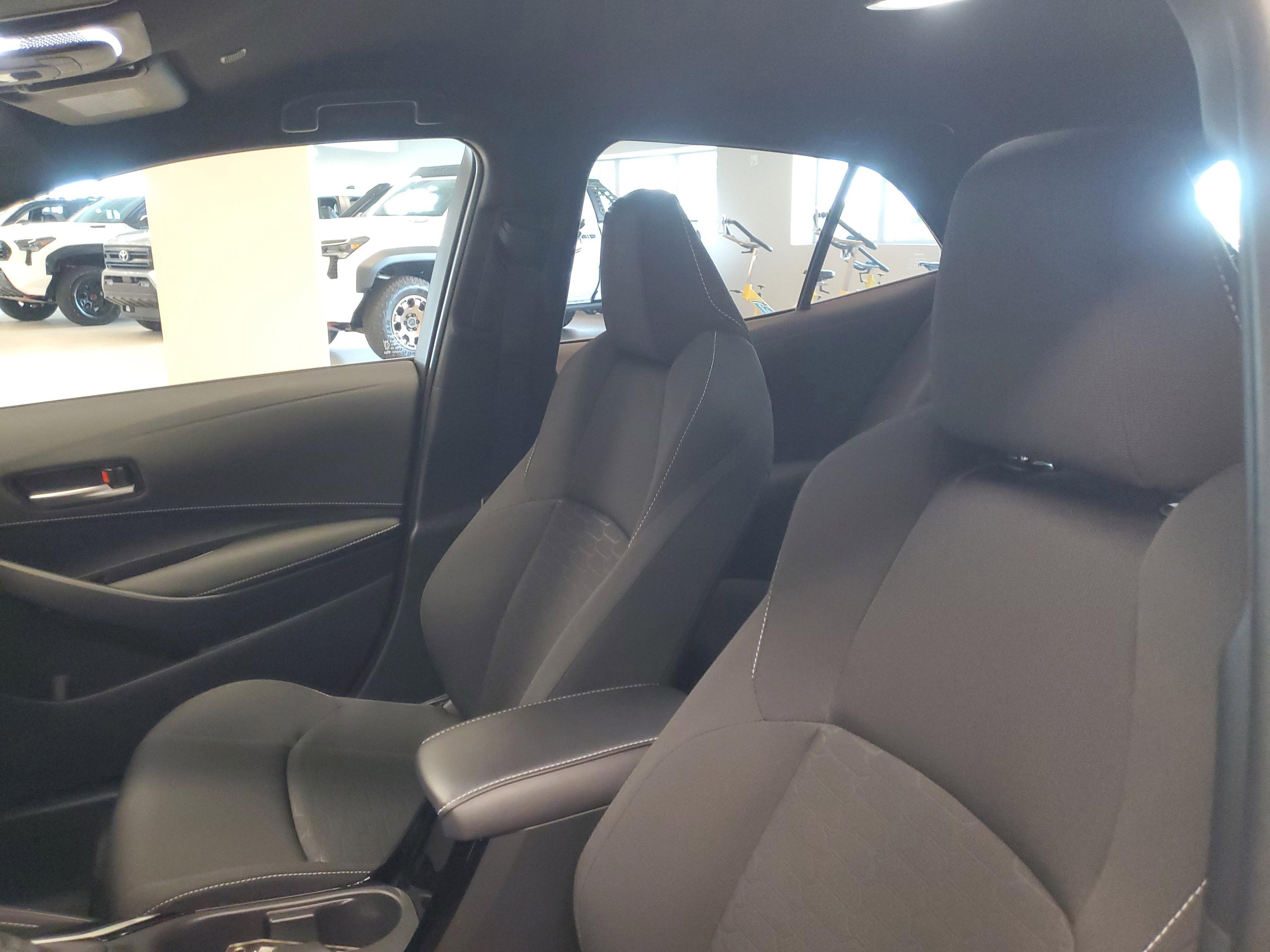 Toyota Corolla Hatchback Se Fwd - Thumbnail 16