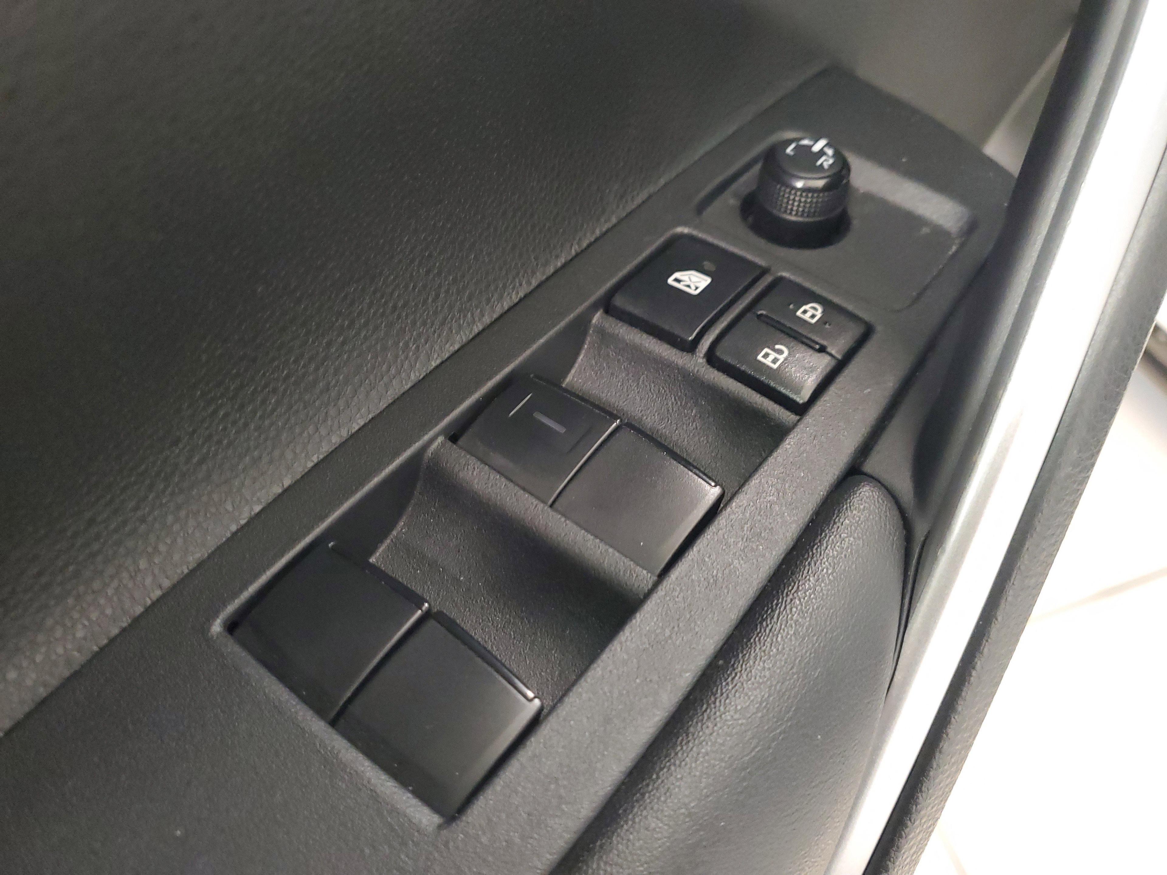 Toyota Corolla Cross L Fwd - Thumbnail 18