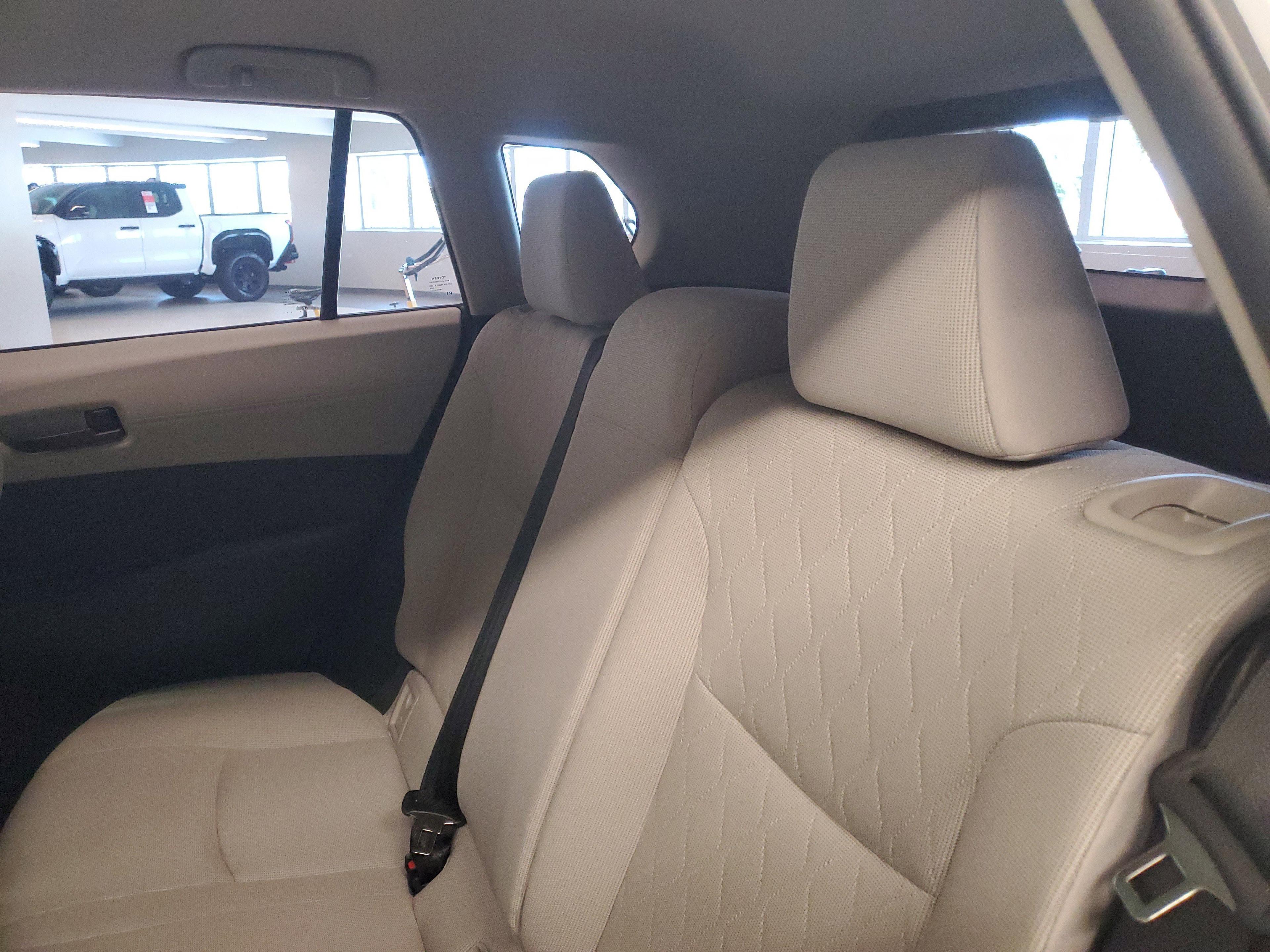 Toyota Corolla Cross L Fwd - Thumbnail 12