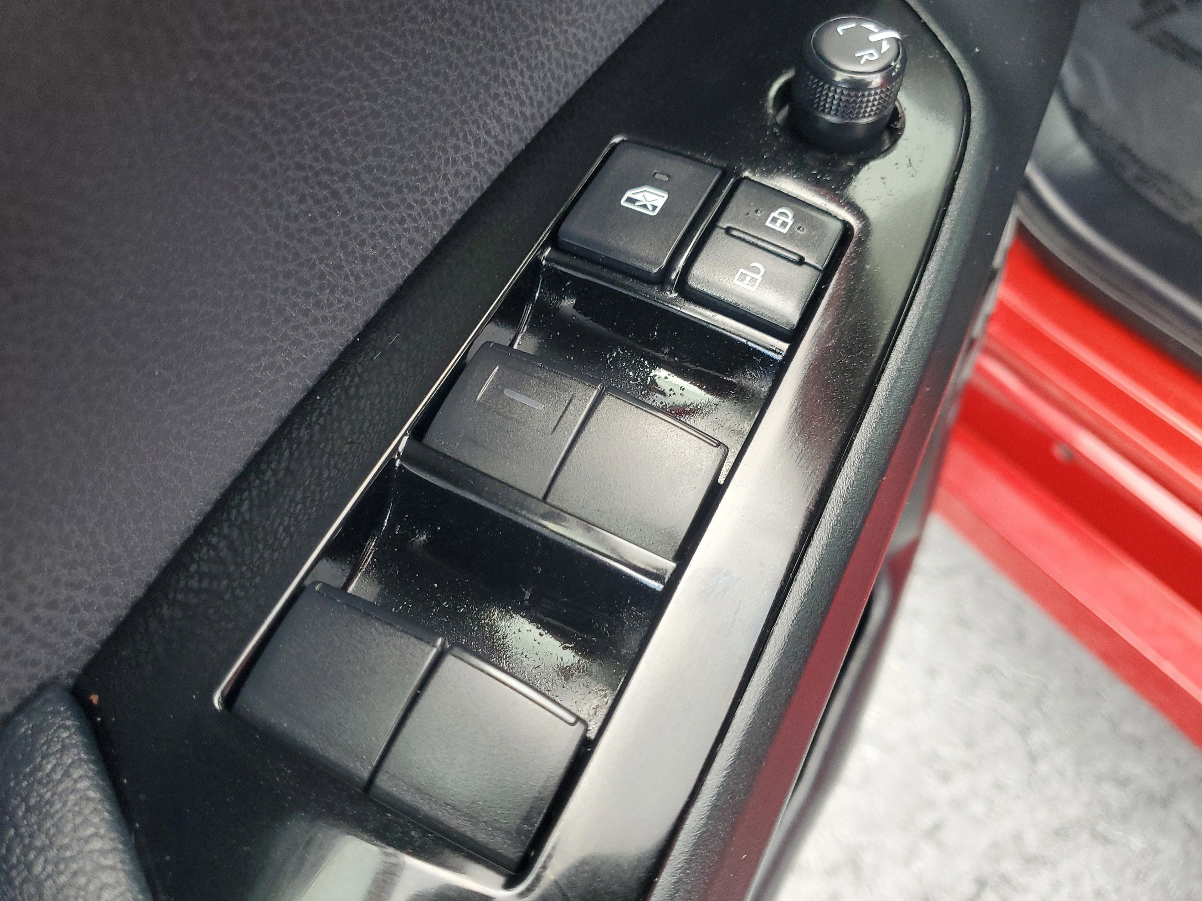 Toyota Prius L Eco Fwd - Thumbnail 19