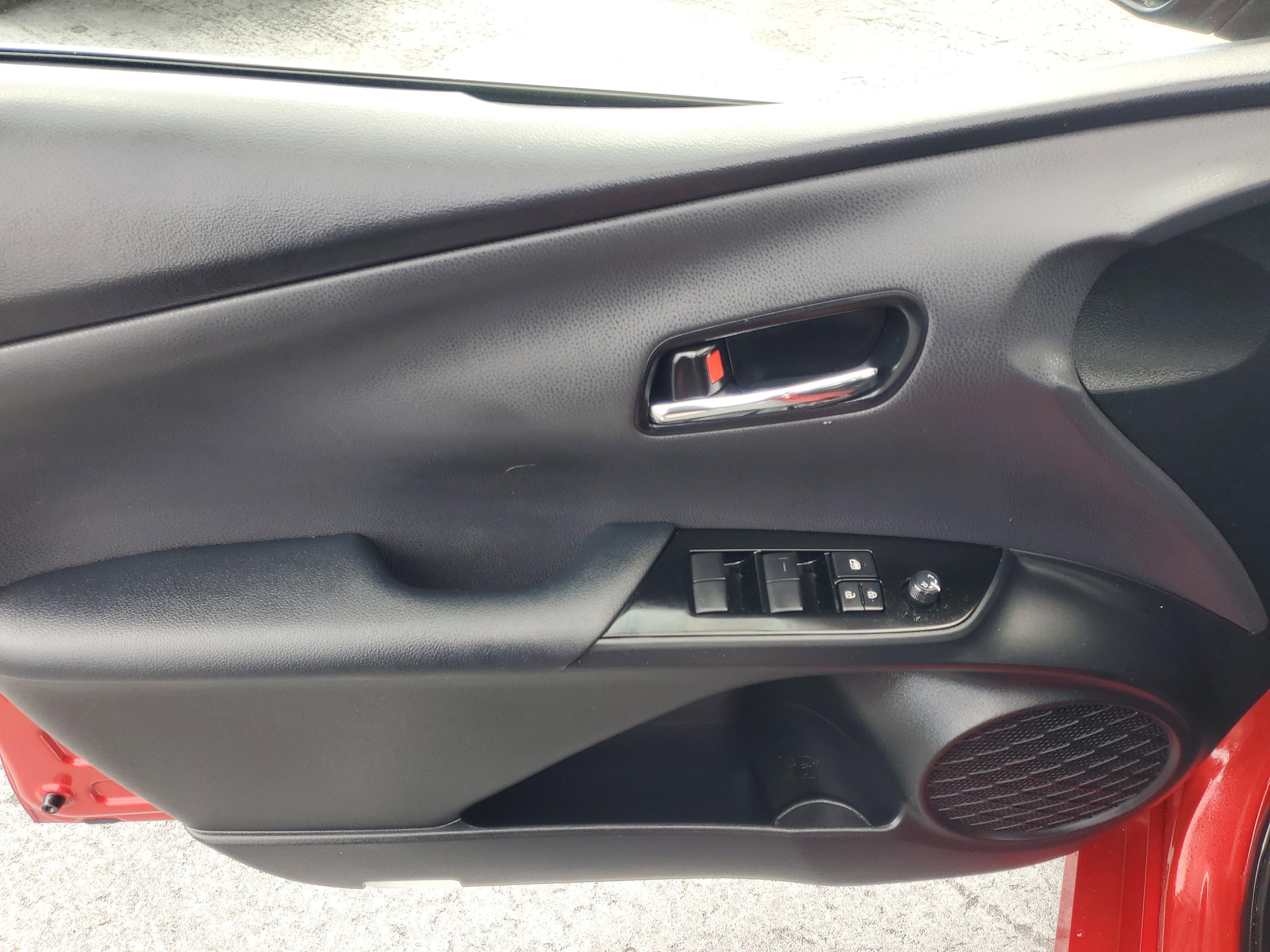 Toyota Prius L Eco Fwd - Thumbnail 18