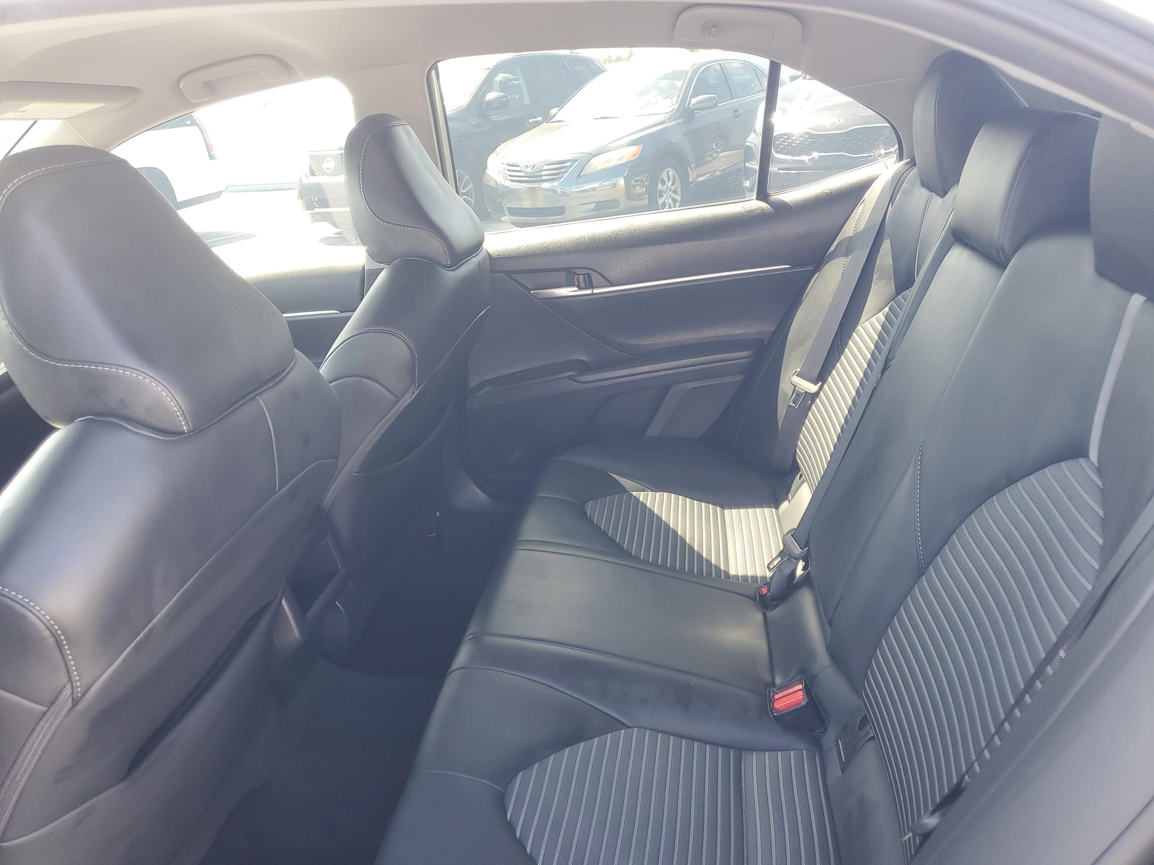 Toyota Camry Se Fwd - Thumbnail 11