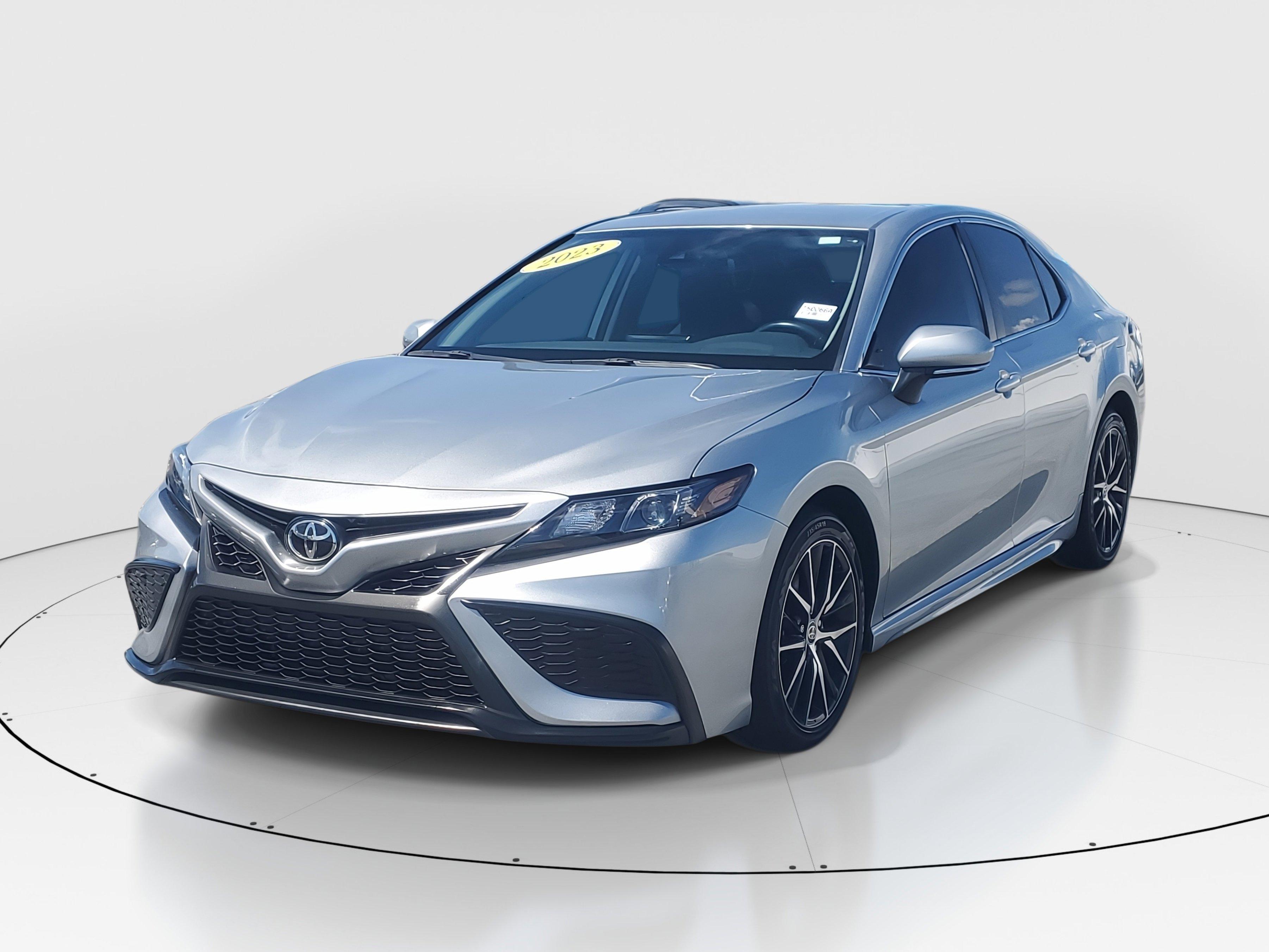 Toyota Camry Se Fwd - Thumbnail 4