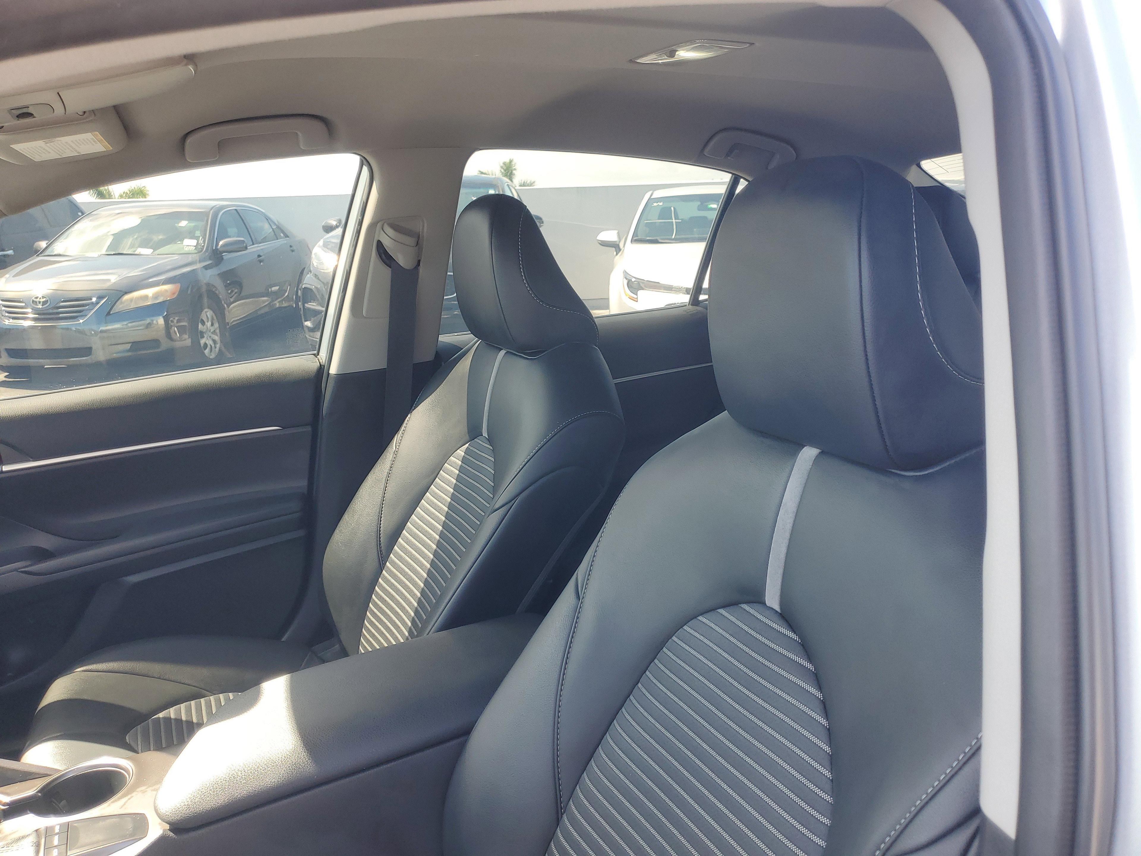 Toyota Camry Se Fwd - Thumbnail 17