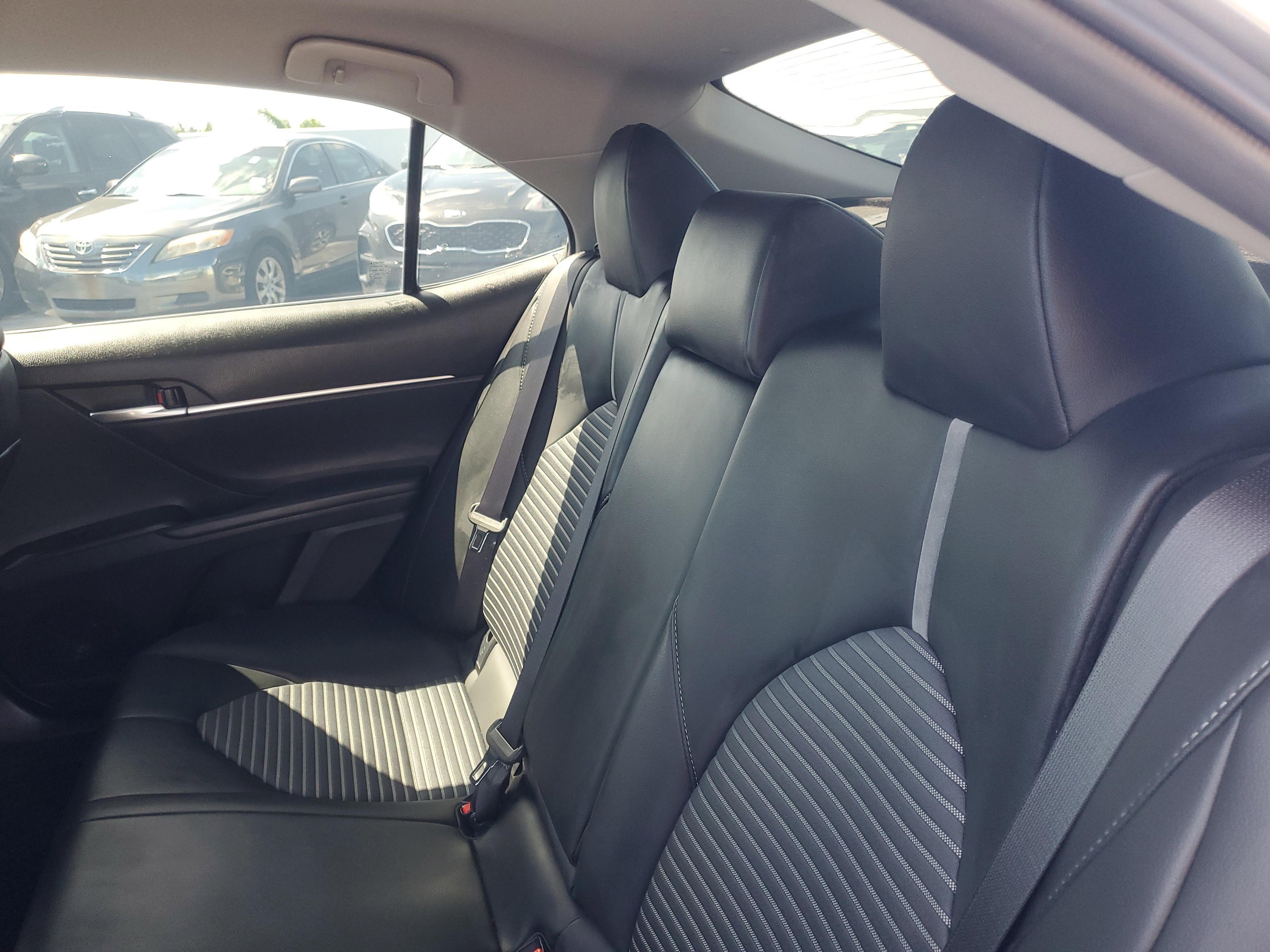 Toyota Camry Se Fwd - Thumbnail 13