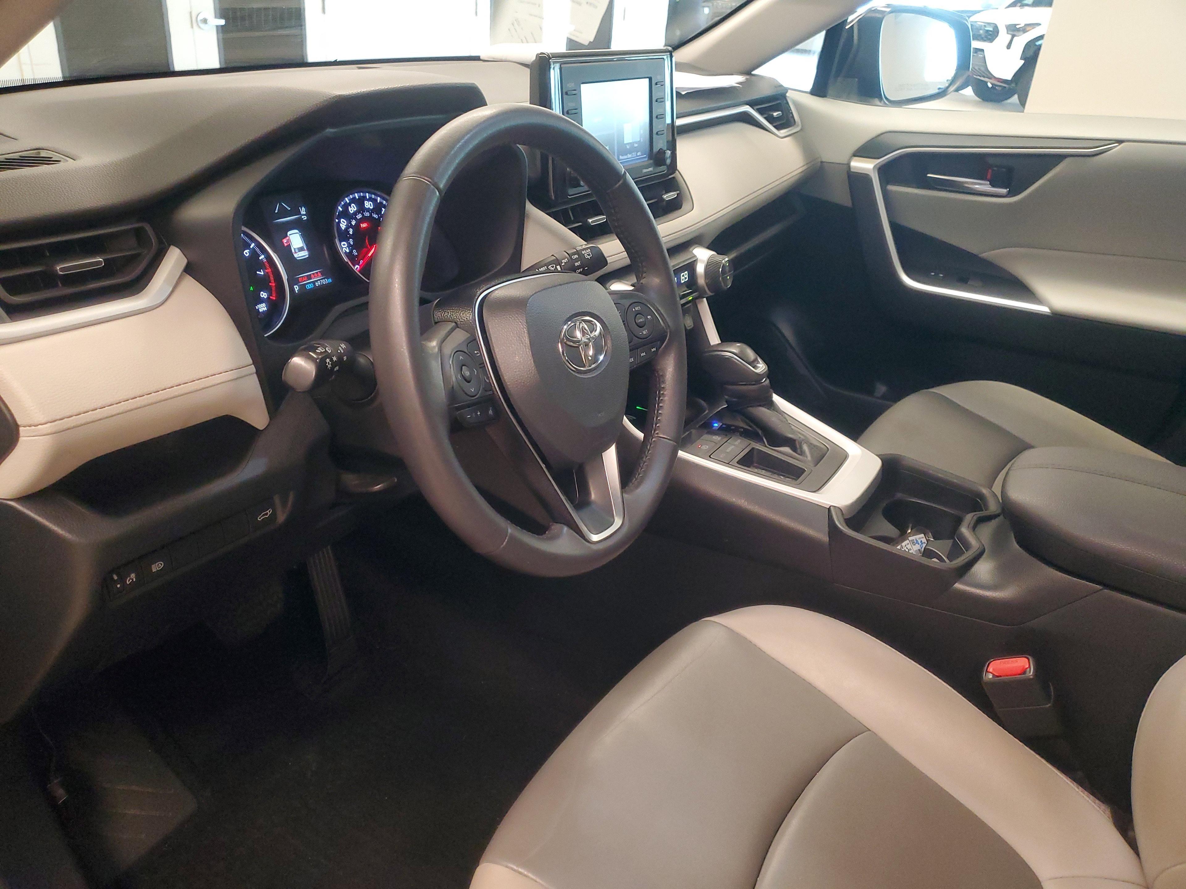 Toyota Rav4 Xle Premium Fwd - Thumbnail 16