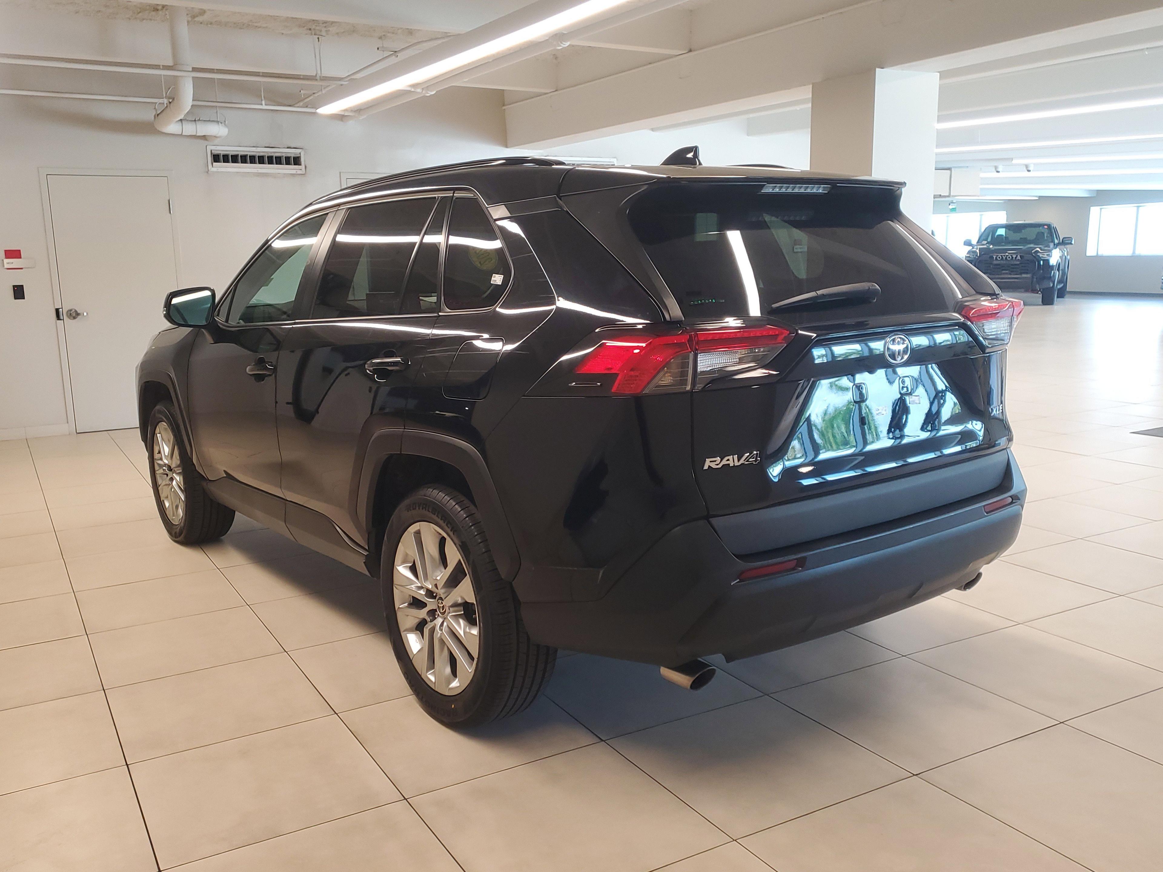 Toyota Rav4 Xle Premium Fwd - Thumbnail 6