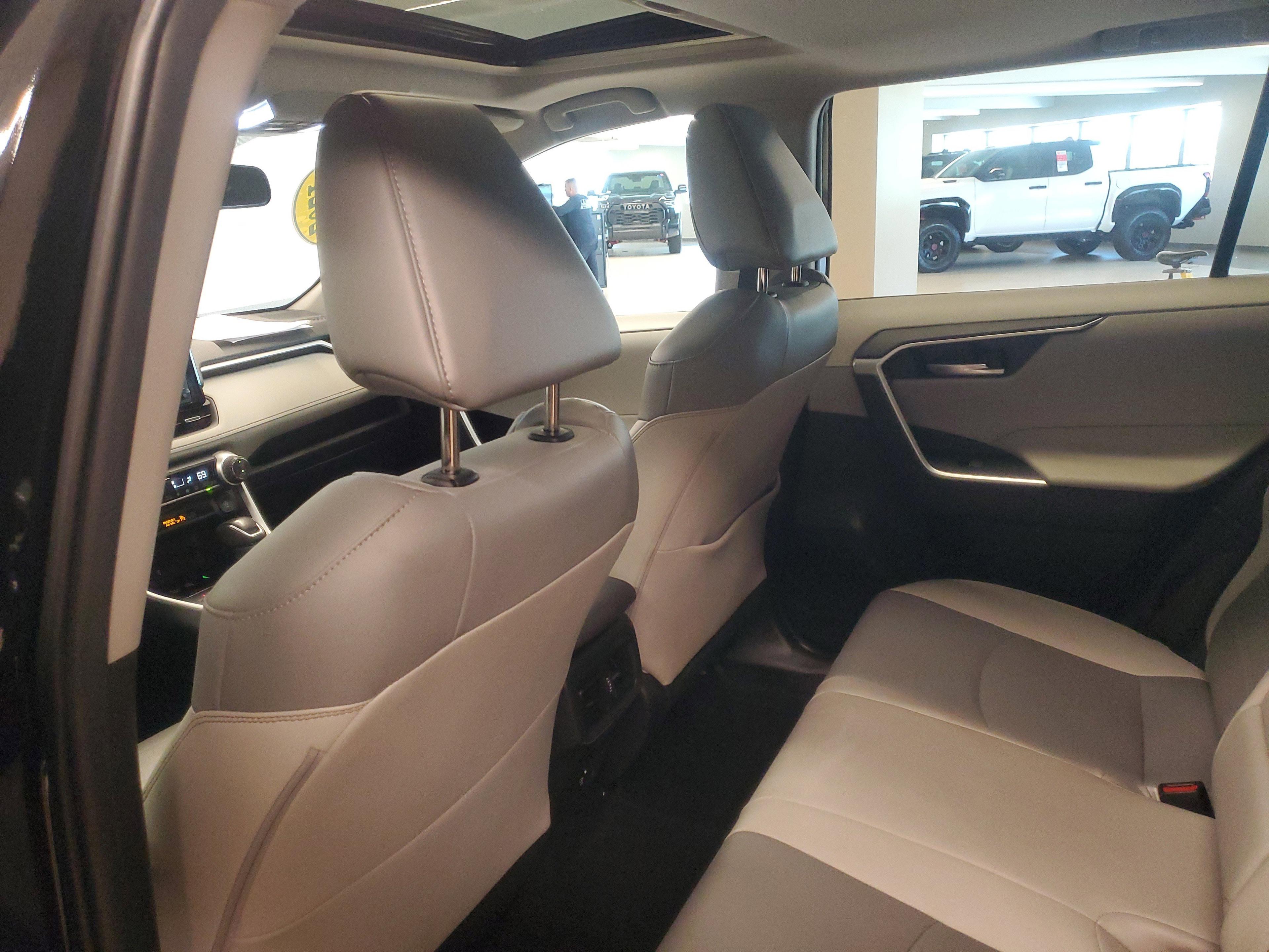 Toyota Rav4 Xle Premium Fwd - Thumbnail 13