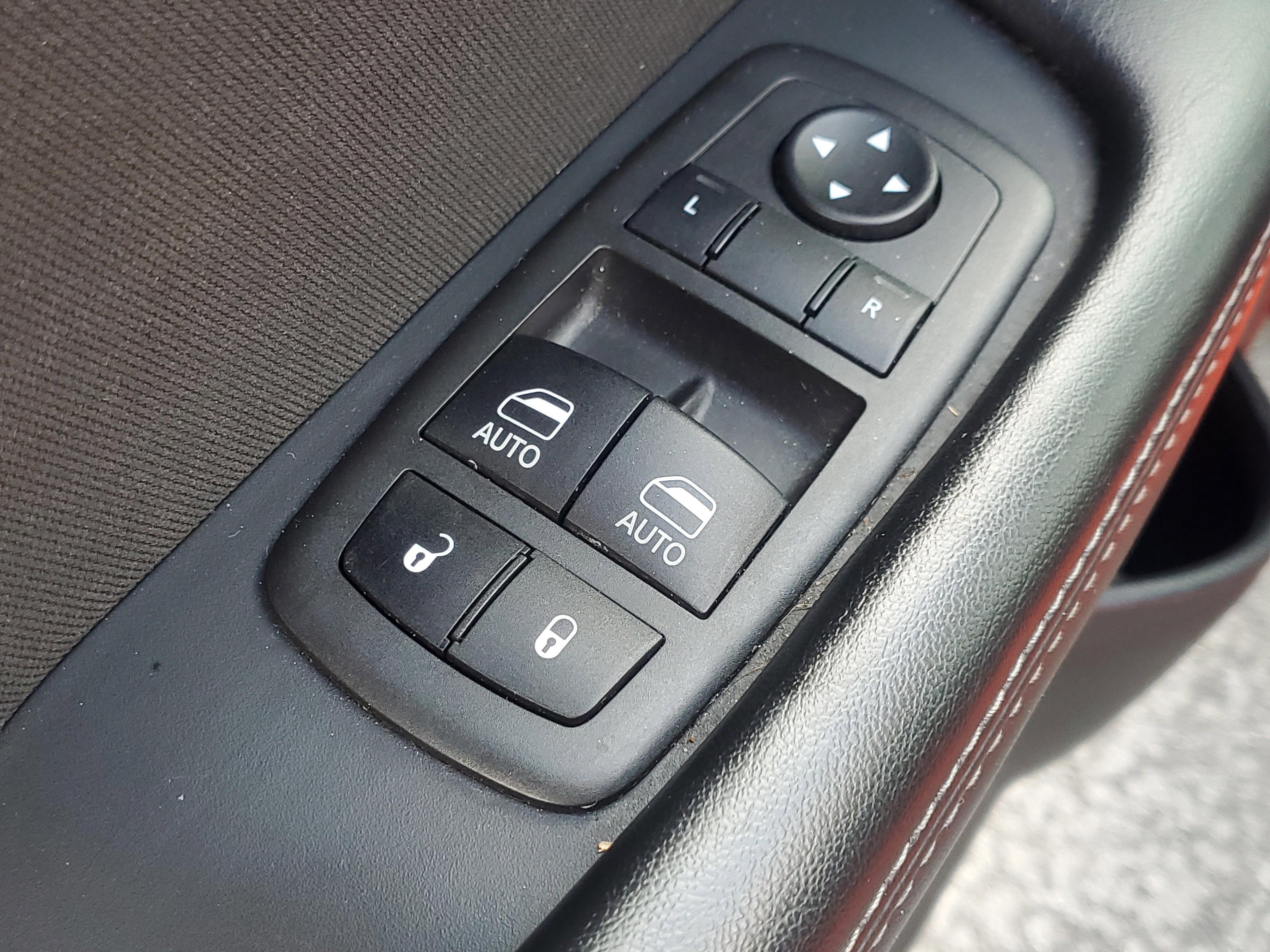 Dodge Challenger Gt Awd - Thumbnail 15