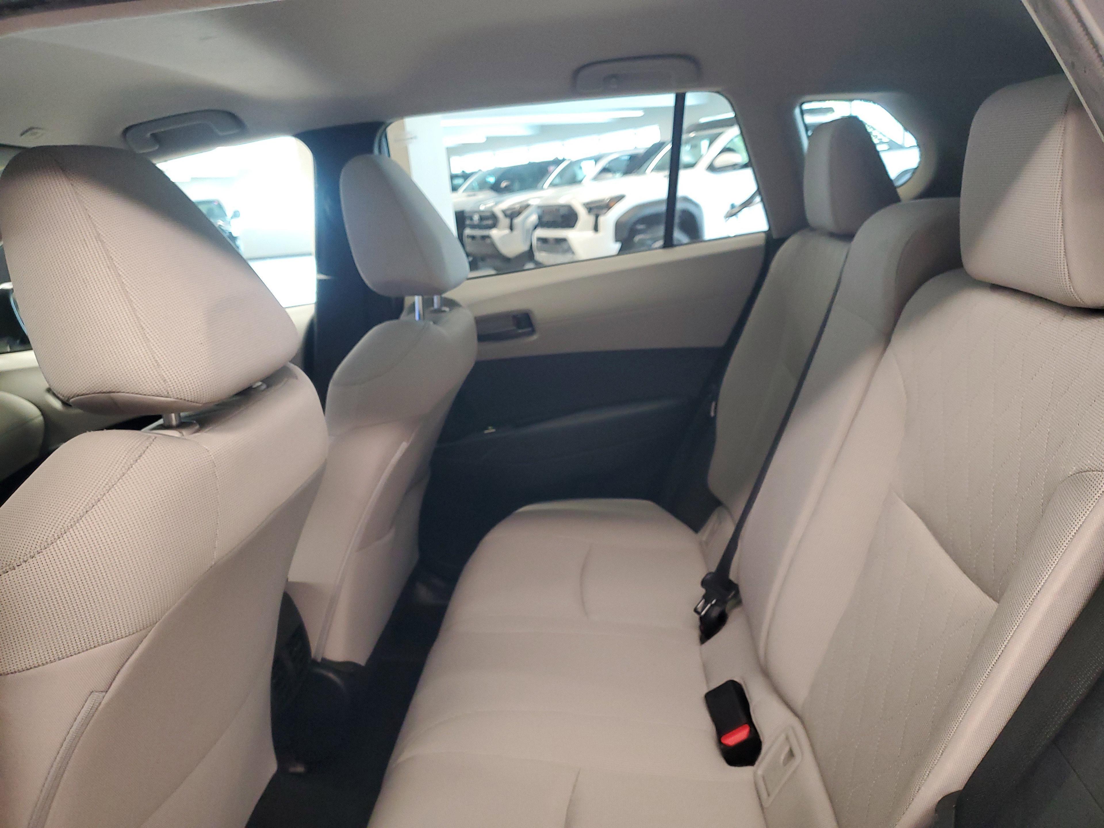 Toyota Corolla Cross Le Fwd - Thumbnail 11