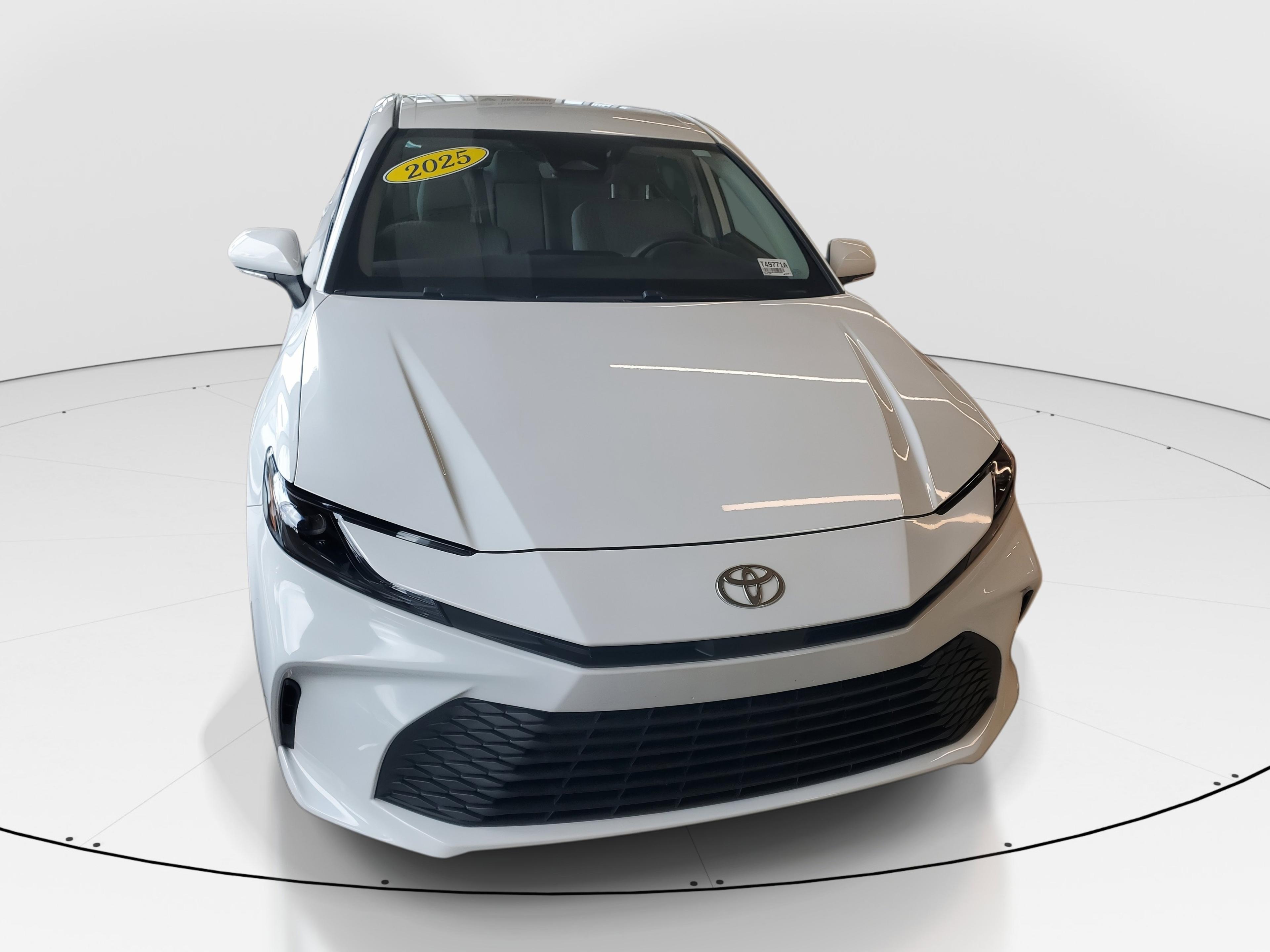 Toyota Camry Le Fwd - Thumbnail 3